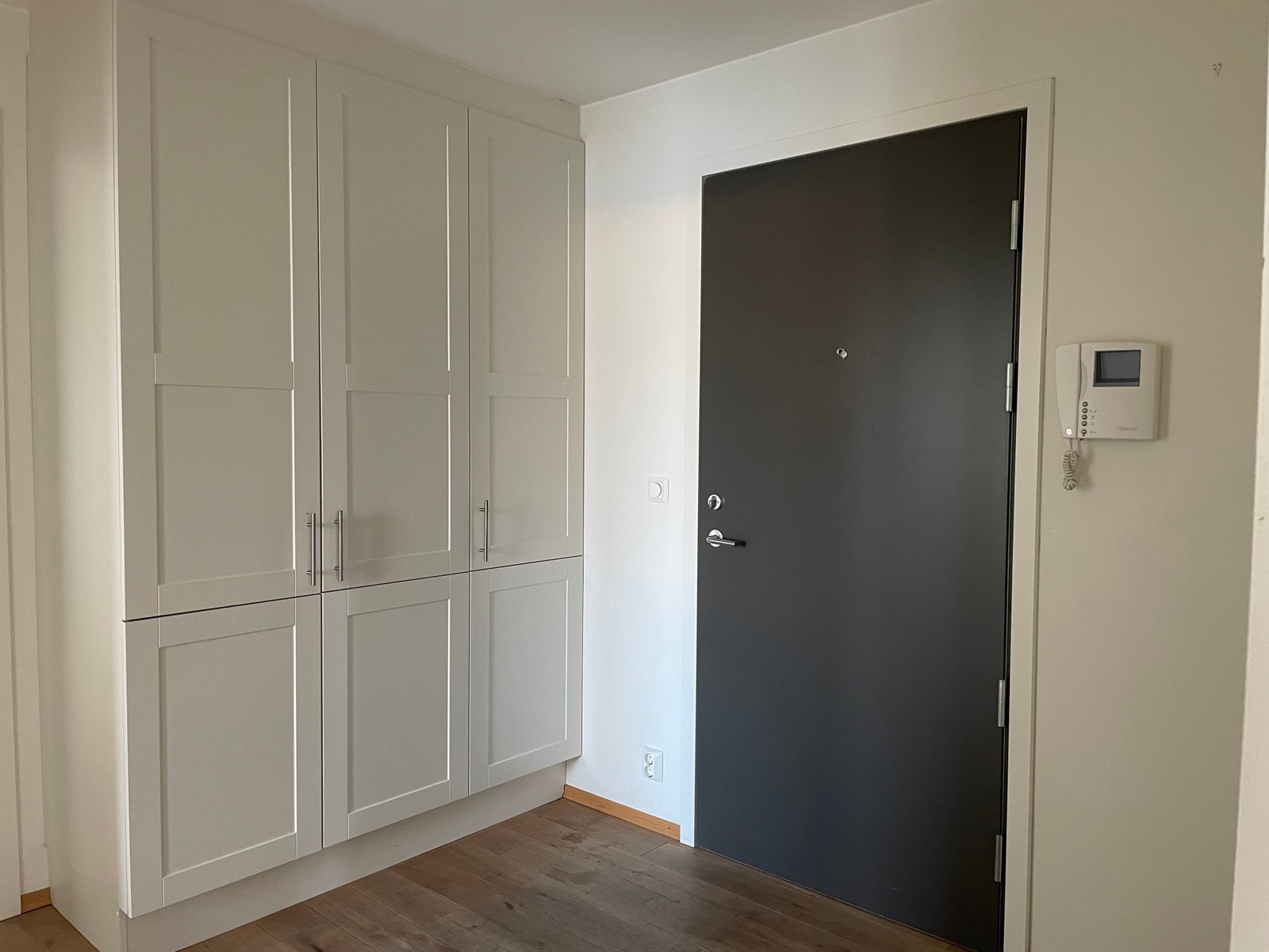 Gang m garderobe Galleribilde