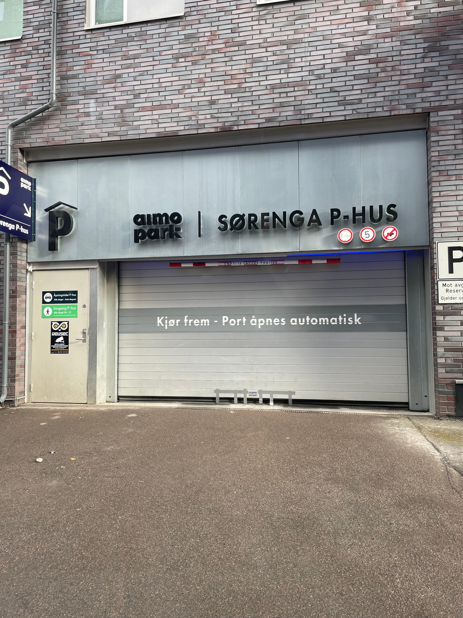 Innkjøring garasje Galleribilde