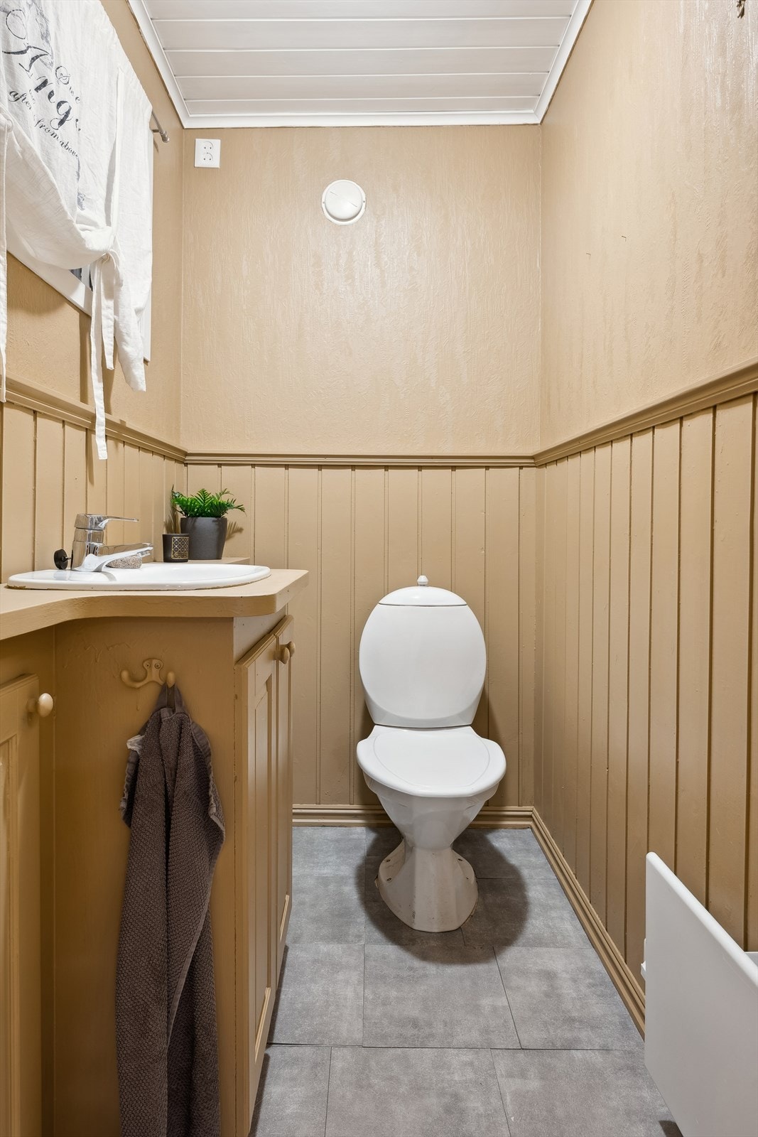 Gjestetoalett i 1. etasje. Galleribilde