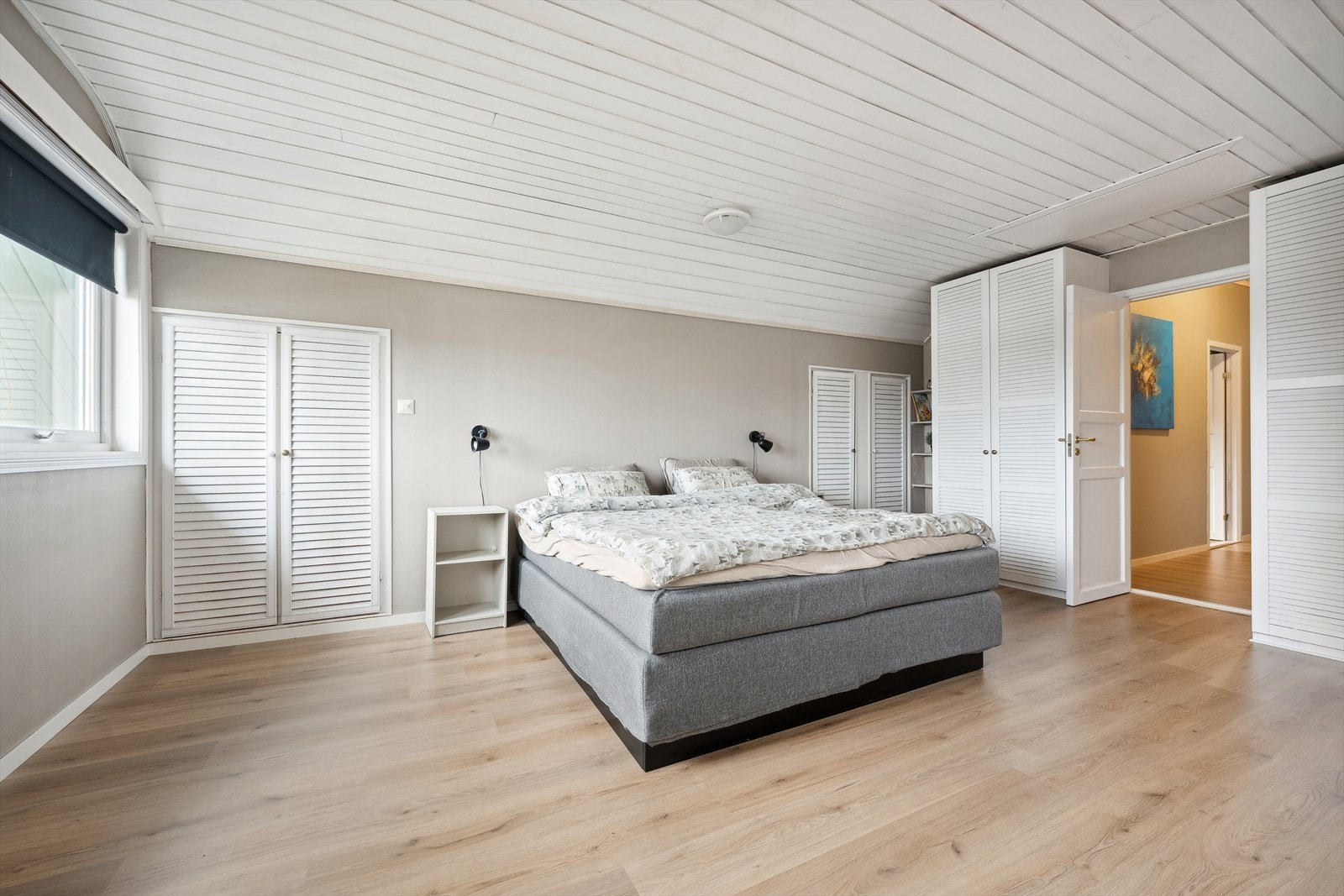 Hovedsoverommet har dessuten utgang til en balkong. Galleribilde