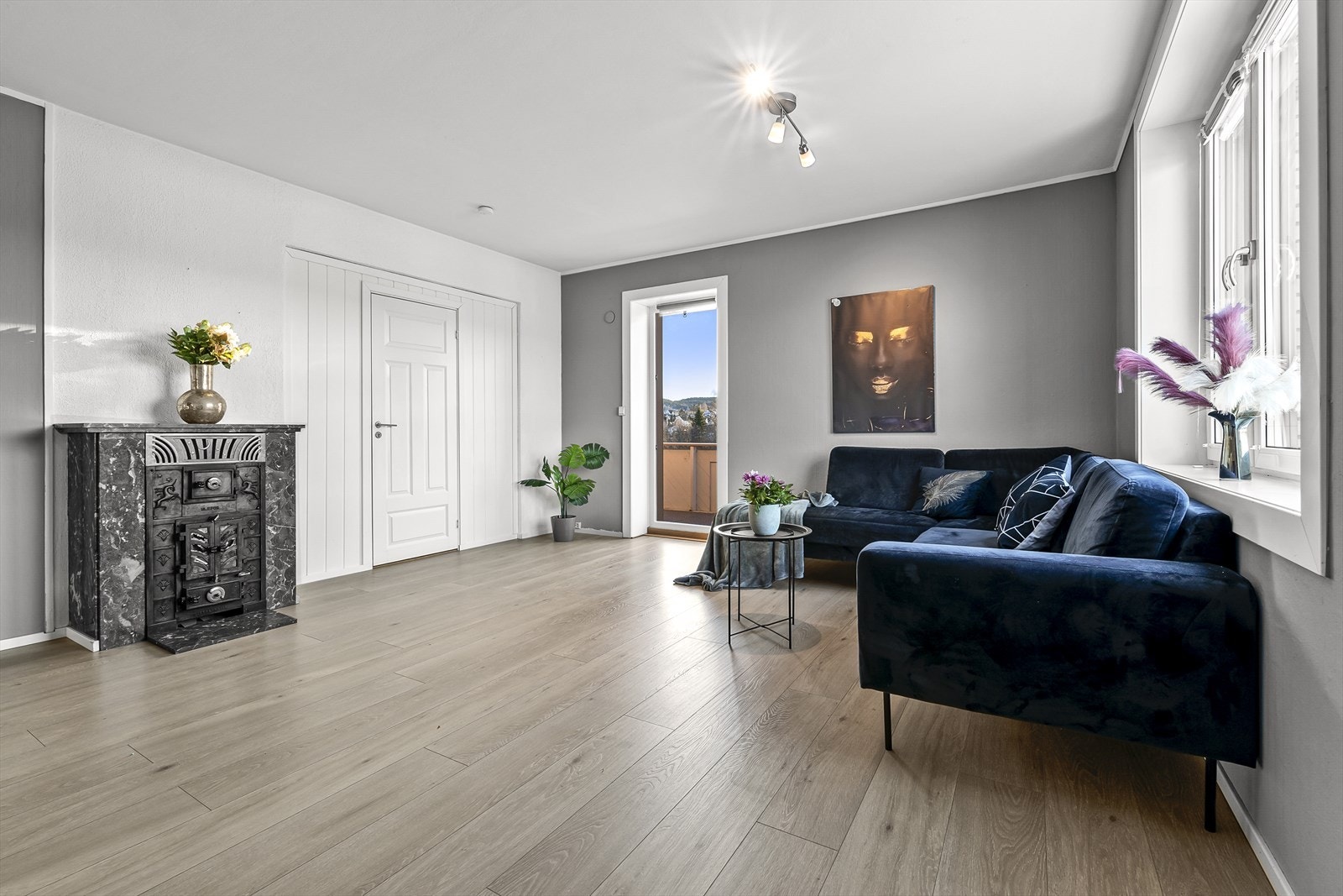 Lys og gjennomgående 3- roms leilighet i 2.etasje. Galleribilde