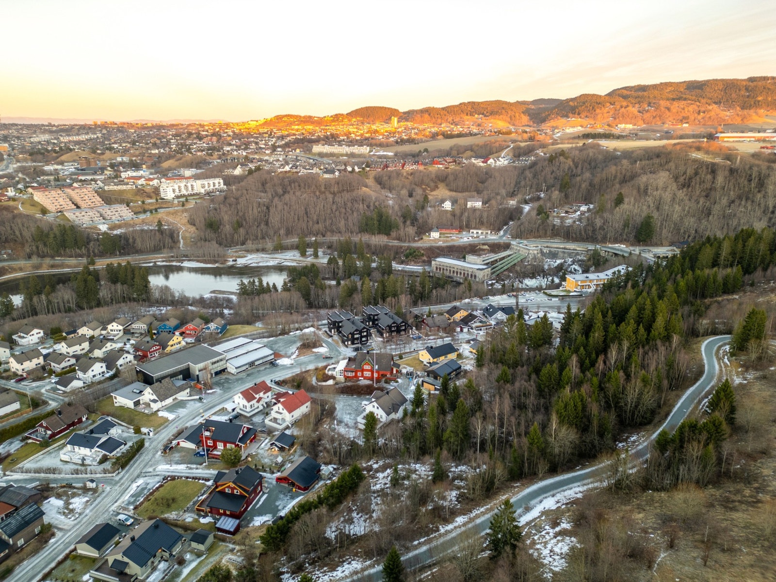Boligtomt beliggende i et rolig og familievennlig område i Kroppanmarka. Galleribilde