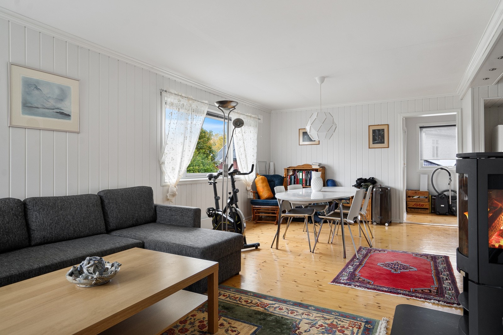 Stuen i 2. etasje - leiligheten i 2. etasje er pt. utleid Galleribilde