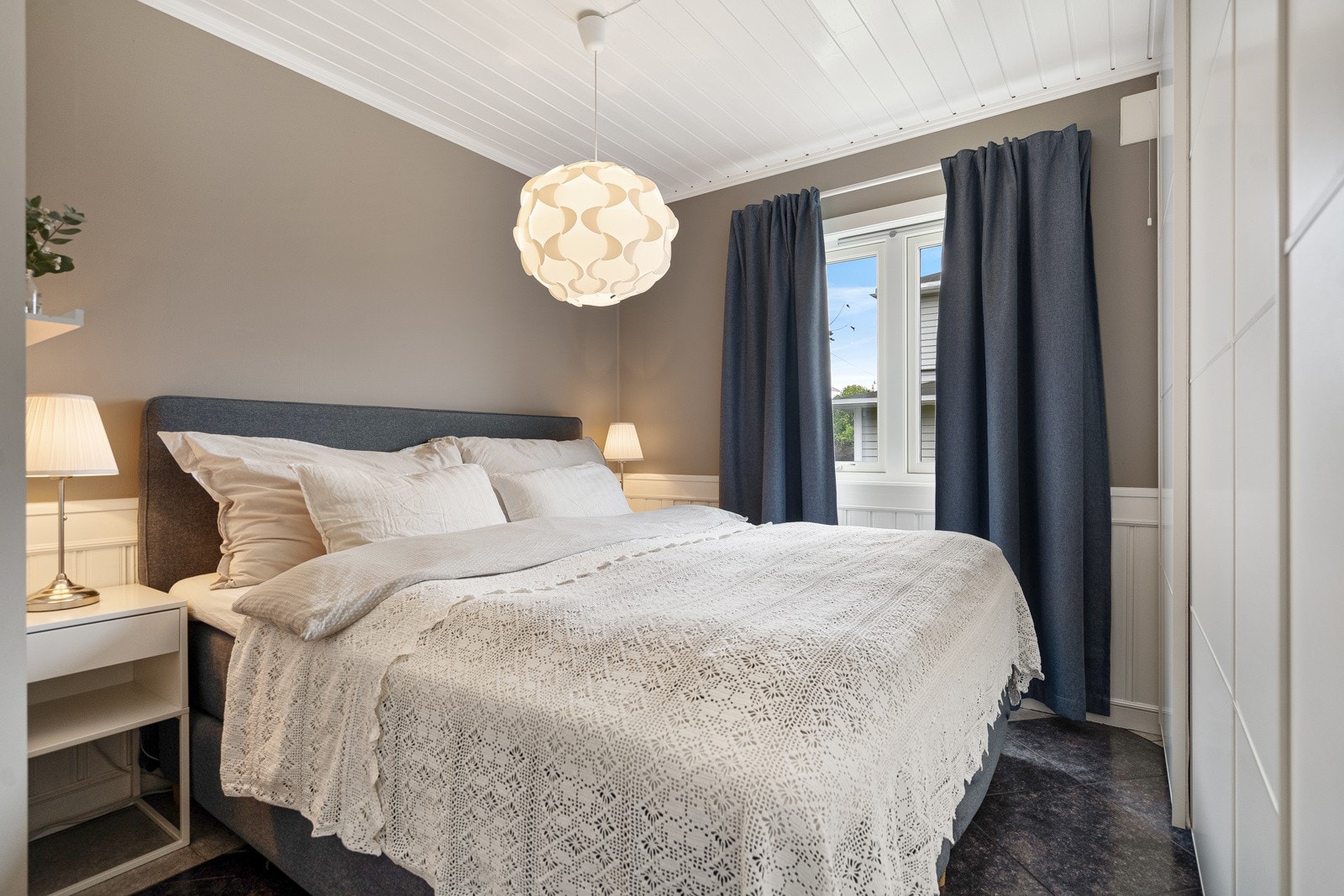 Soverom nr 1 av 2 i 1. etasje Galleribilde