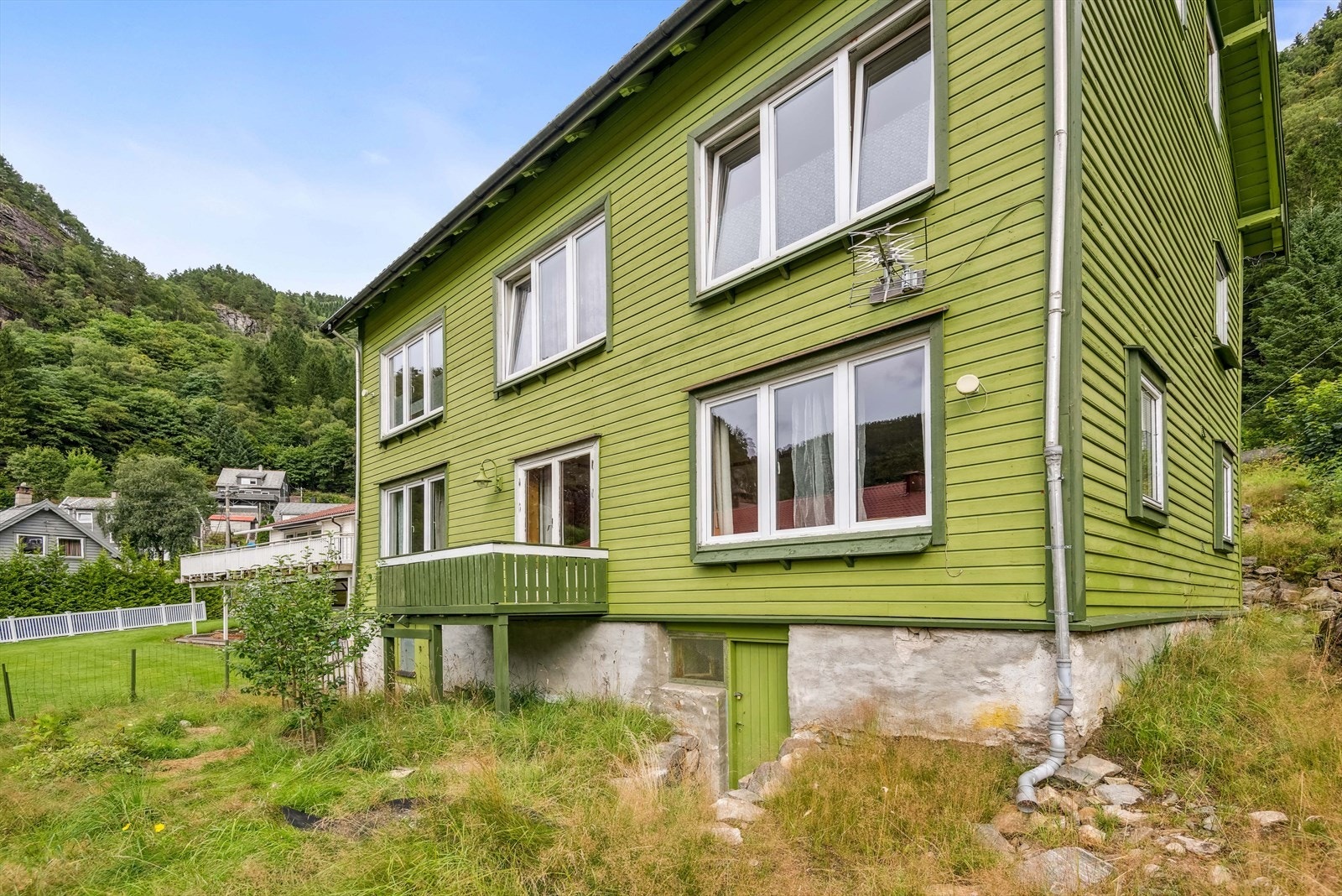 Med litt videre opparbeiding blir dette en flott hage og uteområde Galleribilde