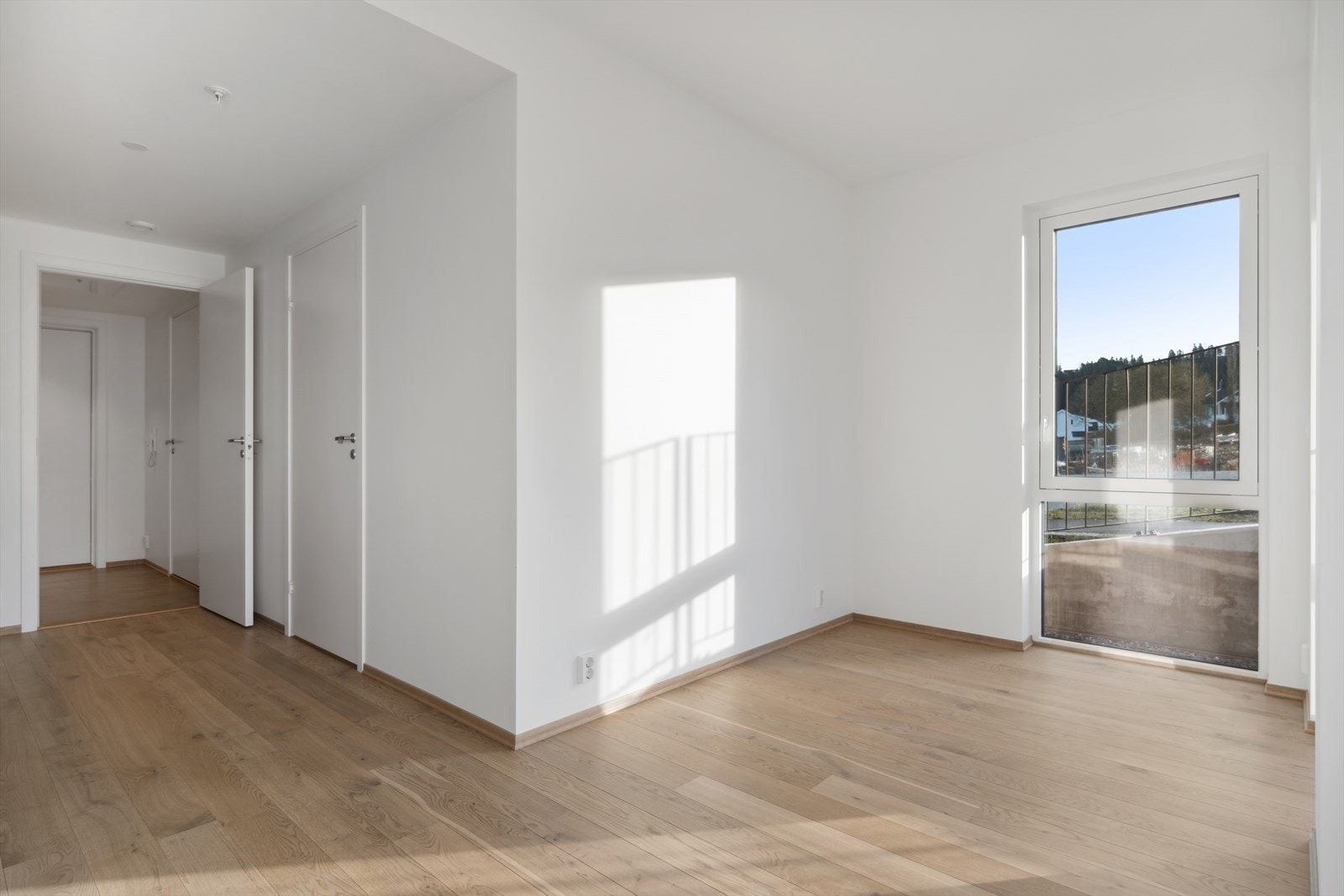 Her får du en åpen stue- og kjøkkenløsningen som strekker seg over 18,5 kvm. Galleribilde