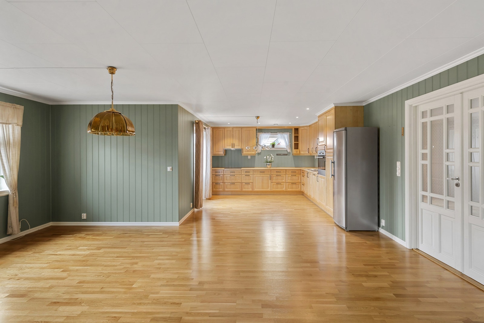 Stor og åpen stue med meget god plass. Galleribilde