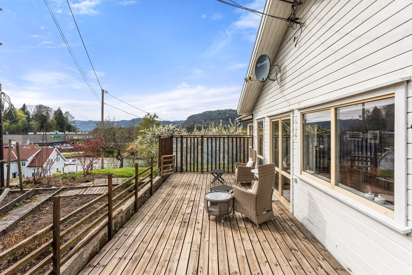 Fine uteområder med utsikt og solforhold. Galleribilde