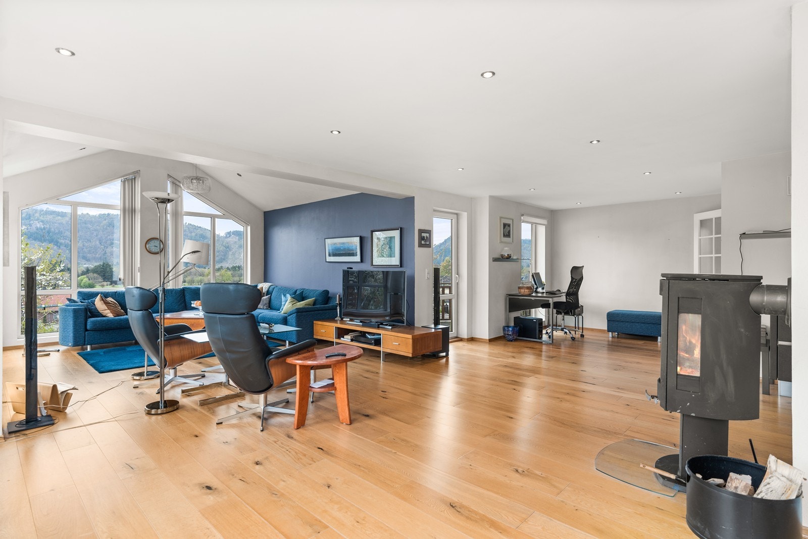 God plass til flere sittegrupper. Galleribilde