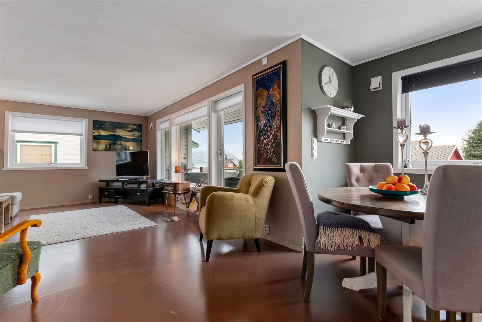 Åpen løsning mellom stue og kjøkken Galleribilde