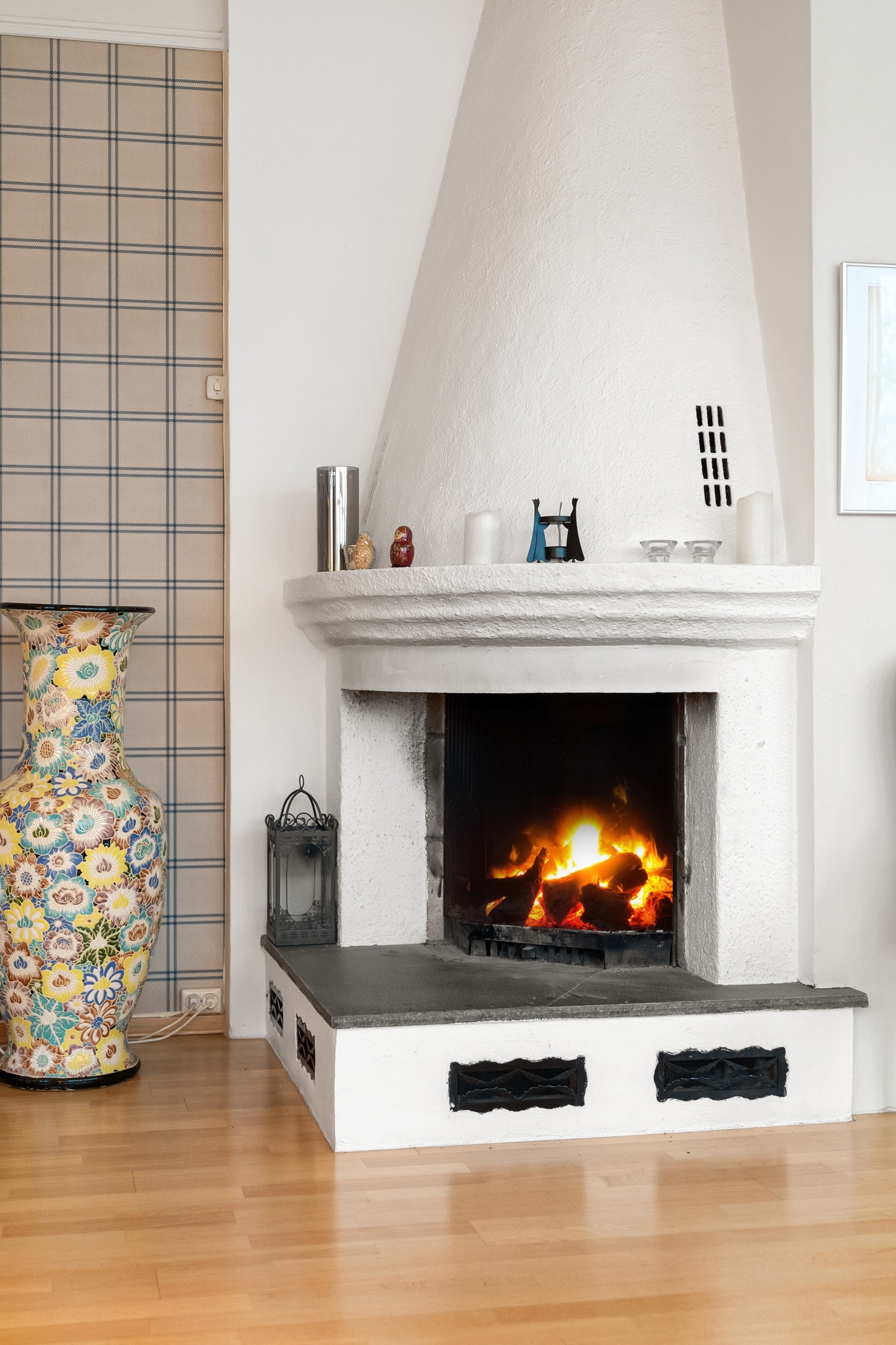 Det er montert peis som sørger for ekstra varme på kalde dager. Galleribilde