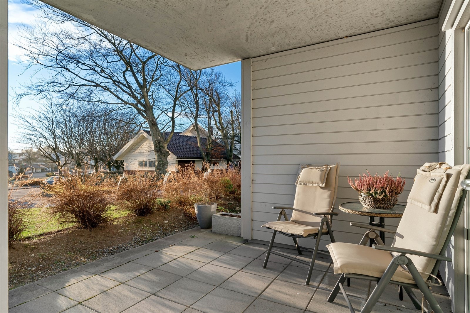 Flott leilighet i Nygårdsvegen med etterspurt beliggenhet og livsløpsstandard. Stabilt sameie hvor det har vært lite utskiftninger. Galleribilde