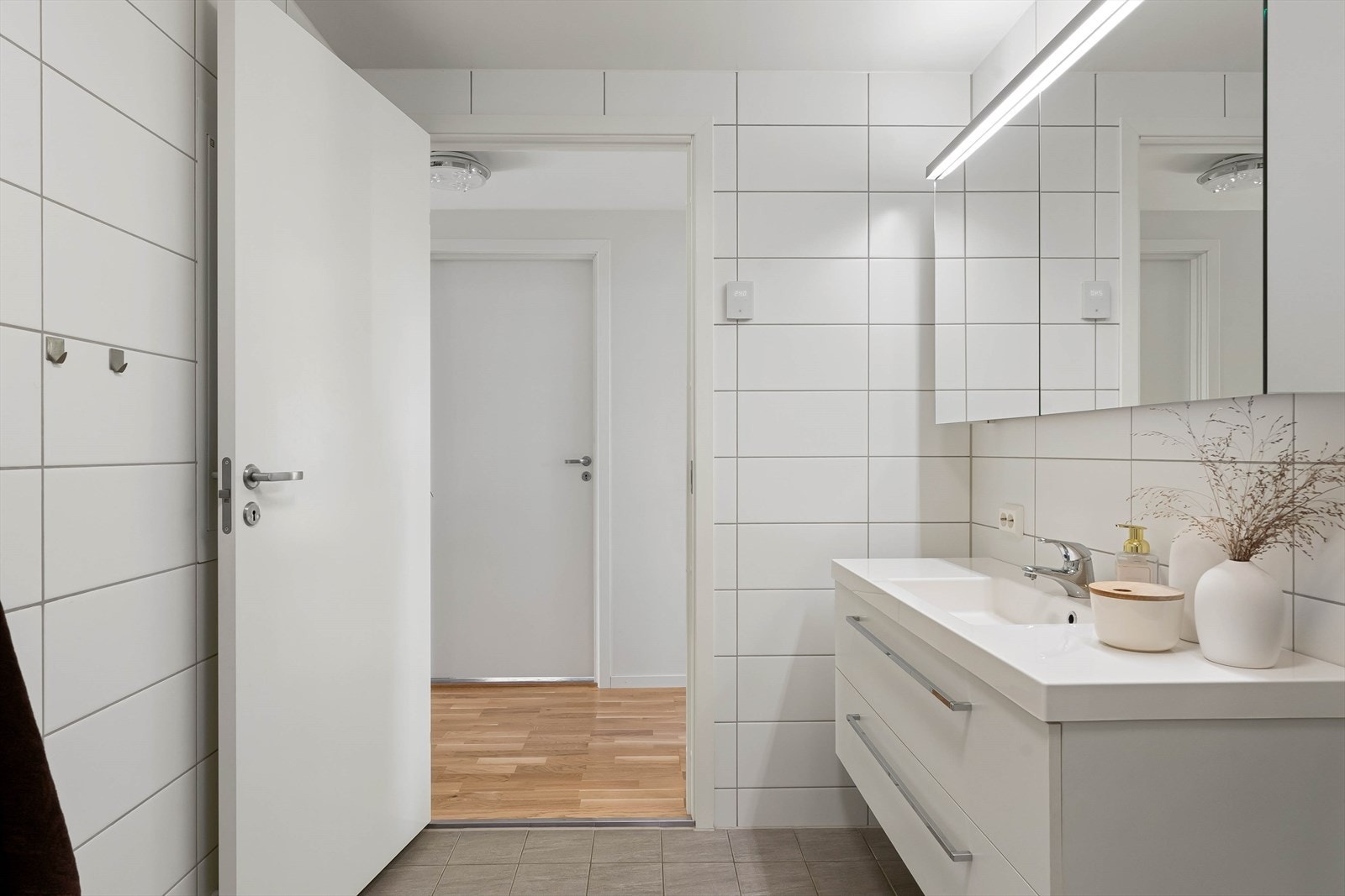 Leiligheten har en ypperlig planløsning med både bad og eget vaskerom. Galleribilde