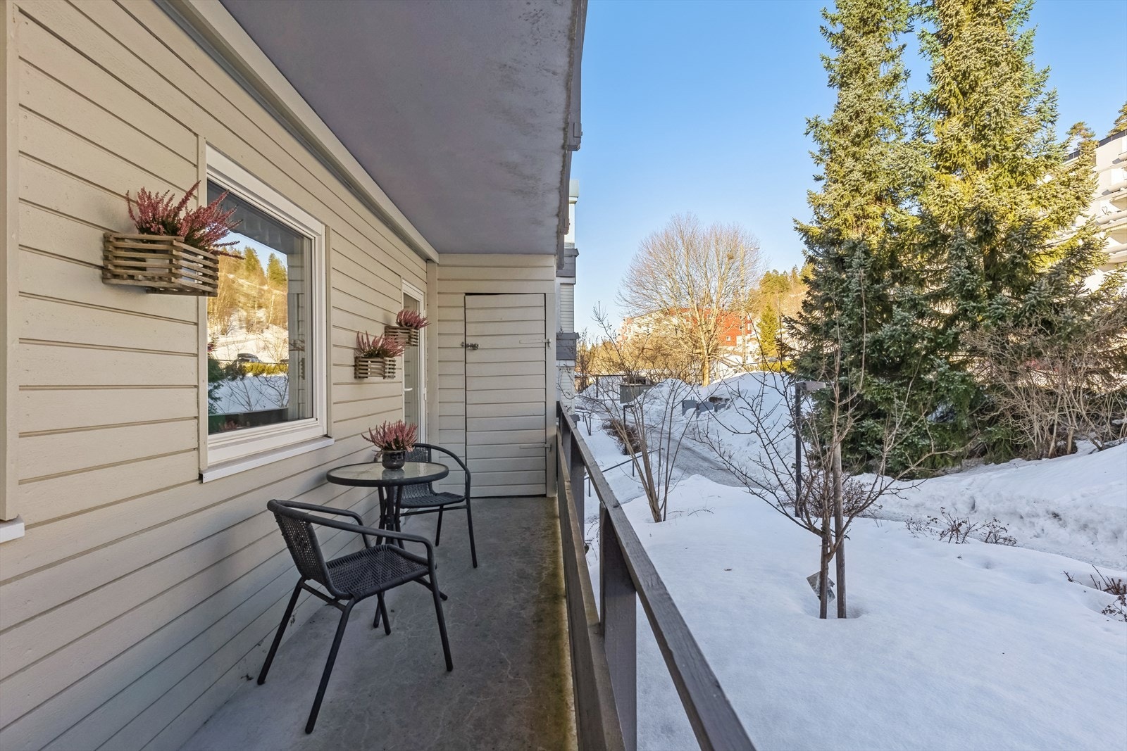 Østvendt balkong med en bod. Her kan man nyte morgendrykken om sommeren. Galleribilde