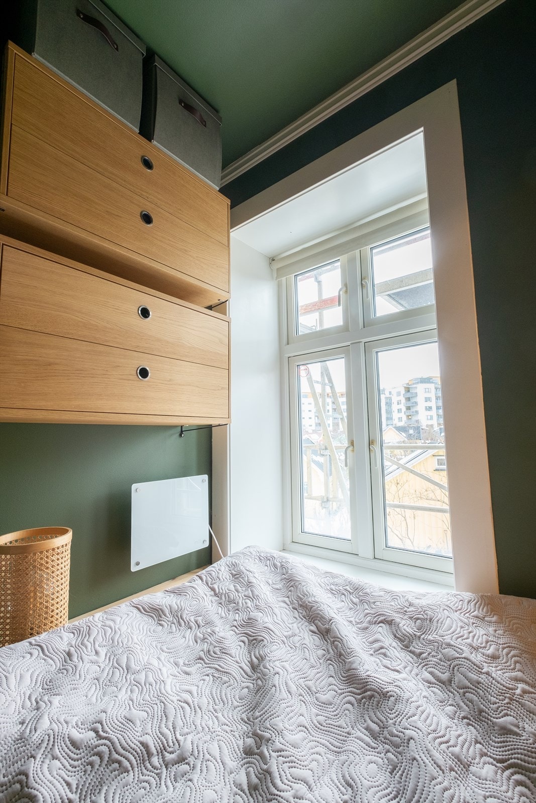 Rom benyttet som soverom har stor vindusflate som slipper inn god med naturlig lys. (Rom benyttet som soverom er ikke godkjent for varig opphold). Galleribilde