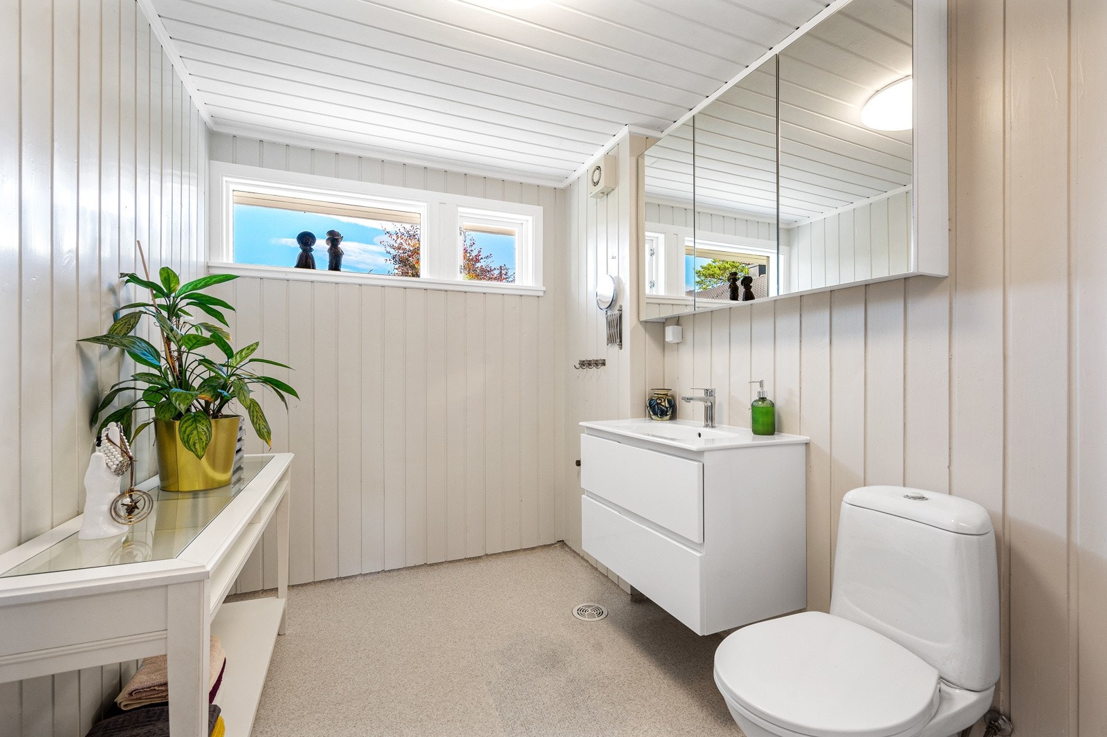 Lyst og fint bad varme i gulv. Galleribilde