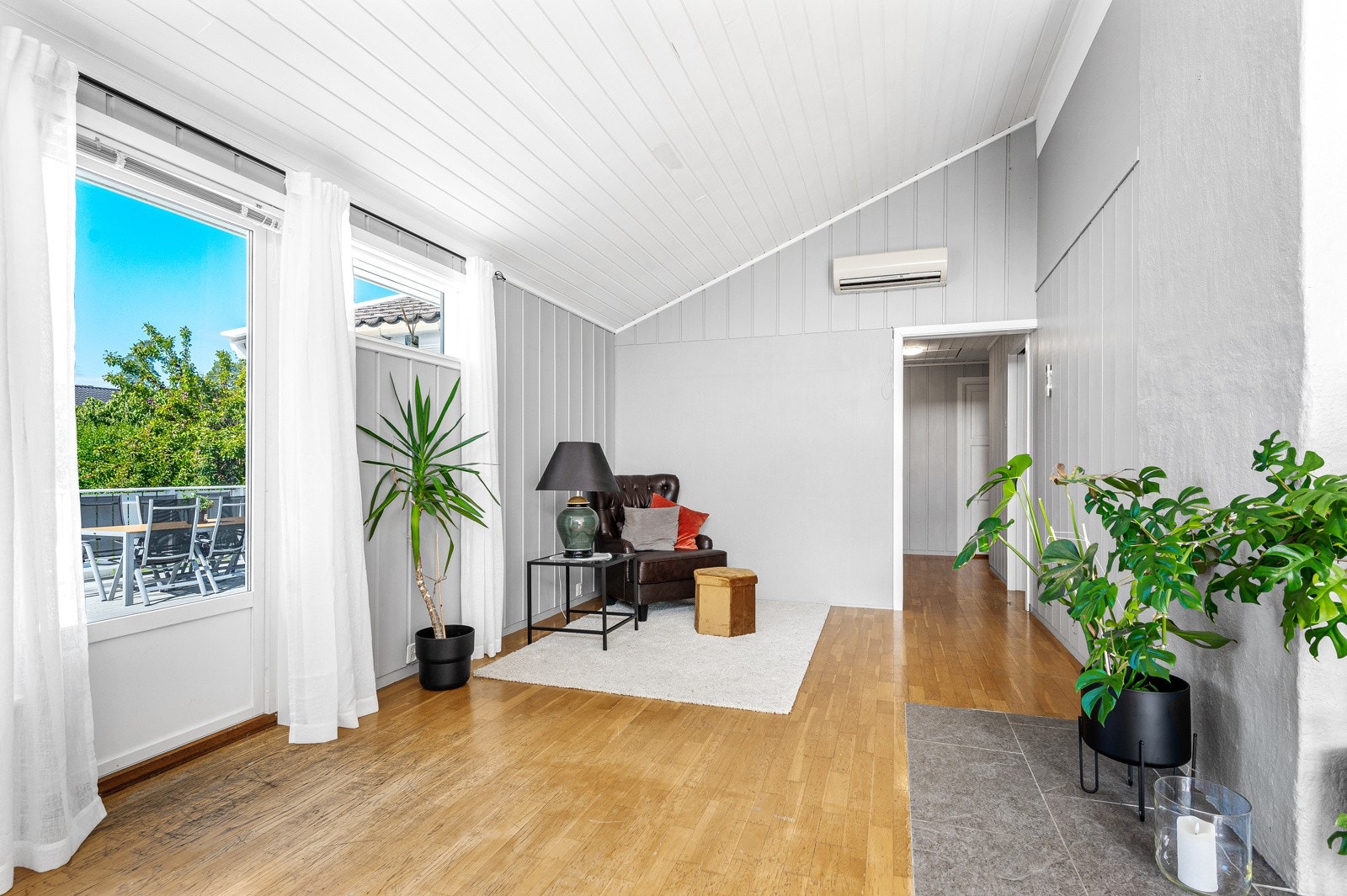 Det er varmepumpe inn mot stuen. Galleribilde