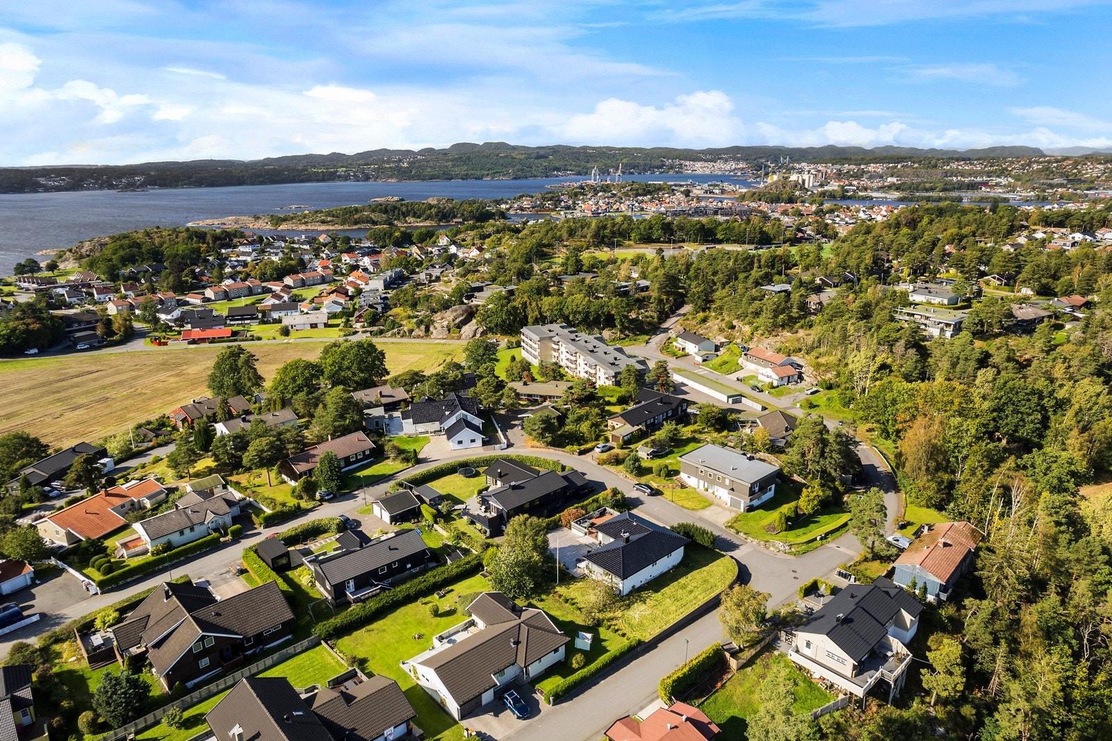 Eiendommen ligger i et fantastisk område med nærhet til sjøen og flotte turområder Galleribilde