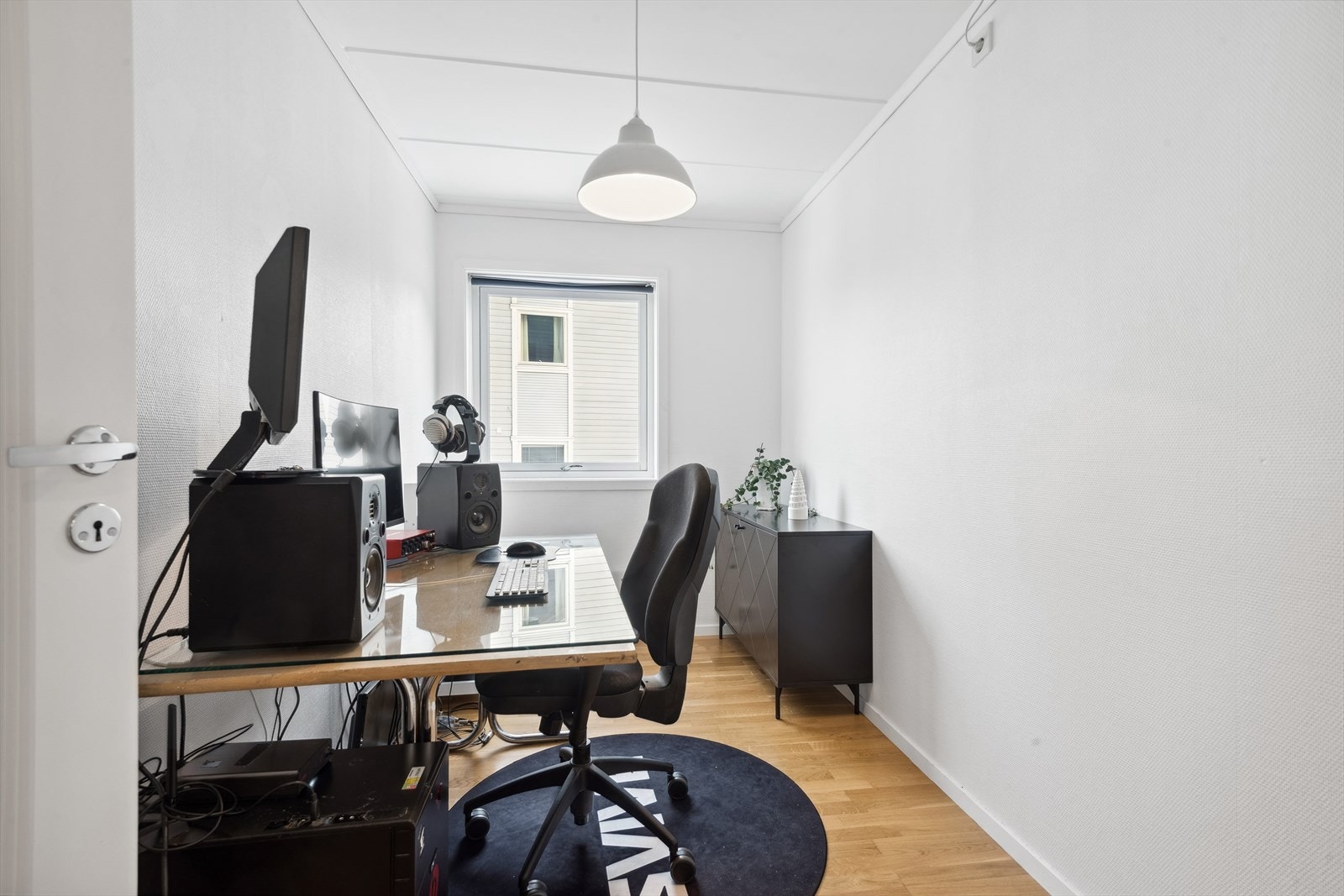 Det andre soverommet er av noe mindre størrelse. Passer ypperlig som barnerom, gjesterom eller kontor. Galleribilde