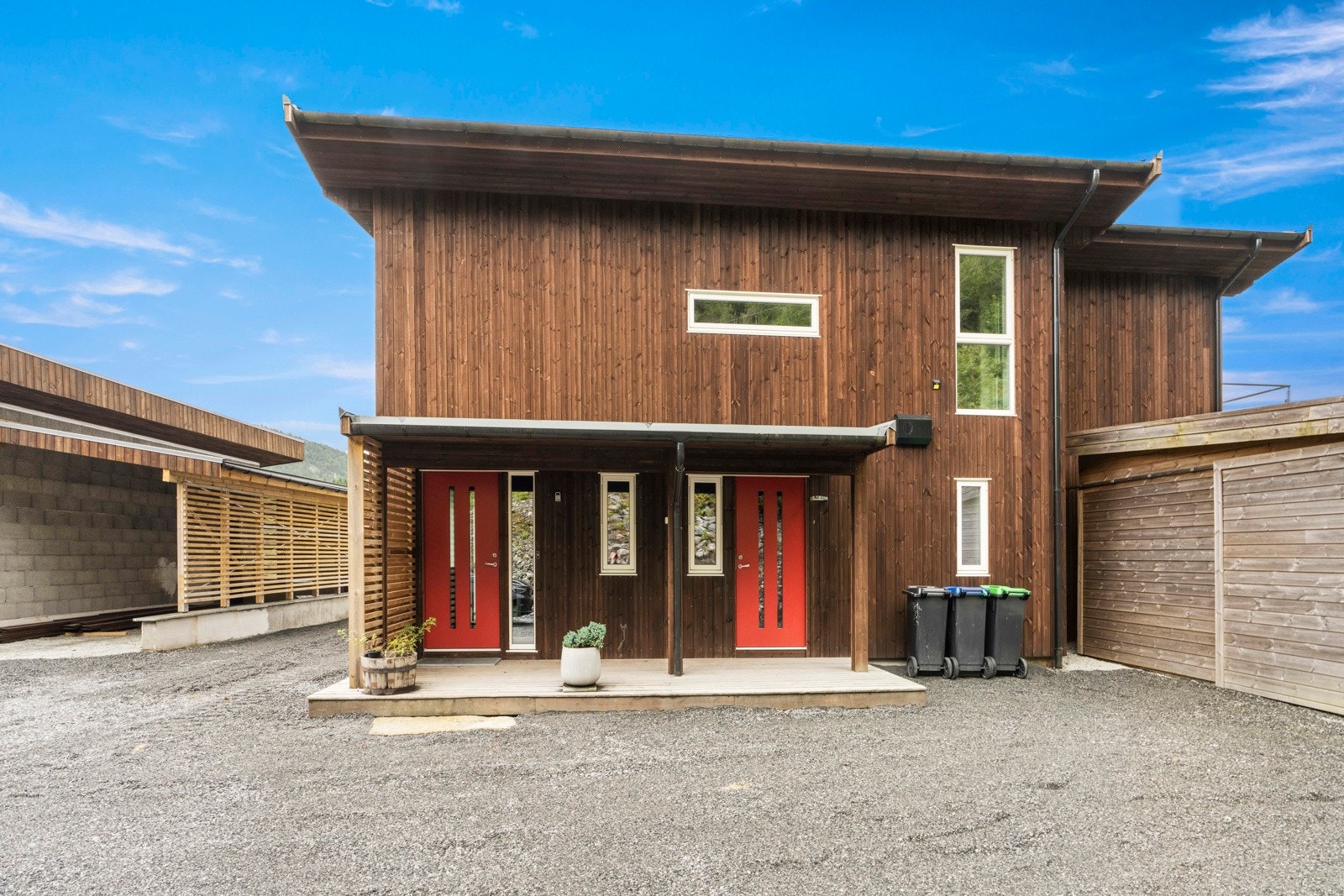 Takoverbygd inngangsparti i fasade mot øst Galleribilde