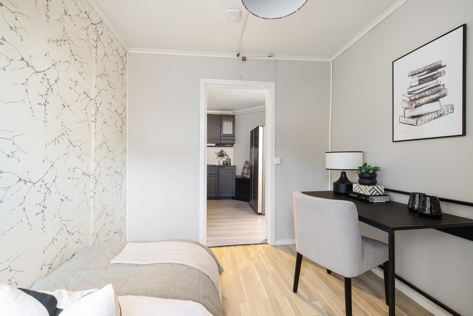 Soverom 2. Leiligheten inneholder totalt 4 soverom. Galleribilde