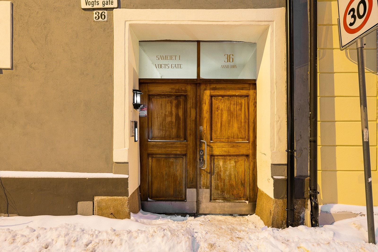Leiligheten ligger i en klassisk bygård sentralt på Torshov. Galleribilde