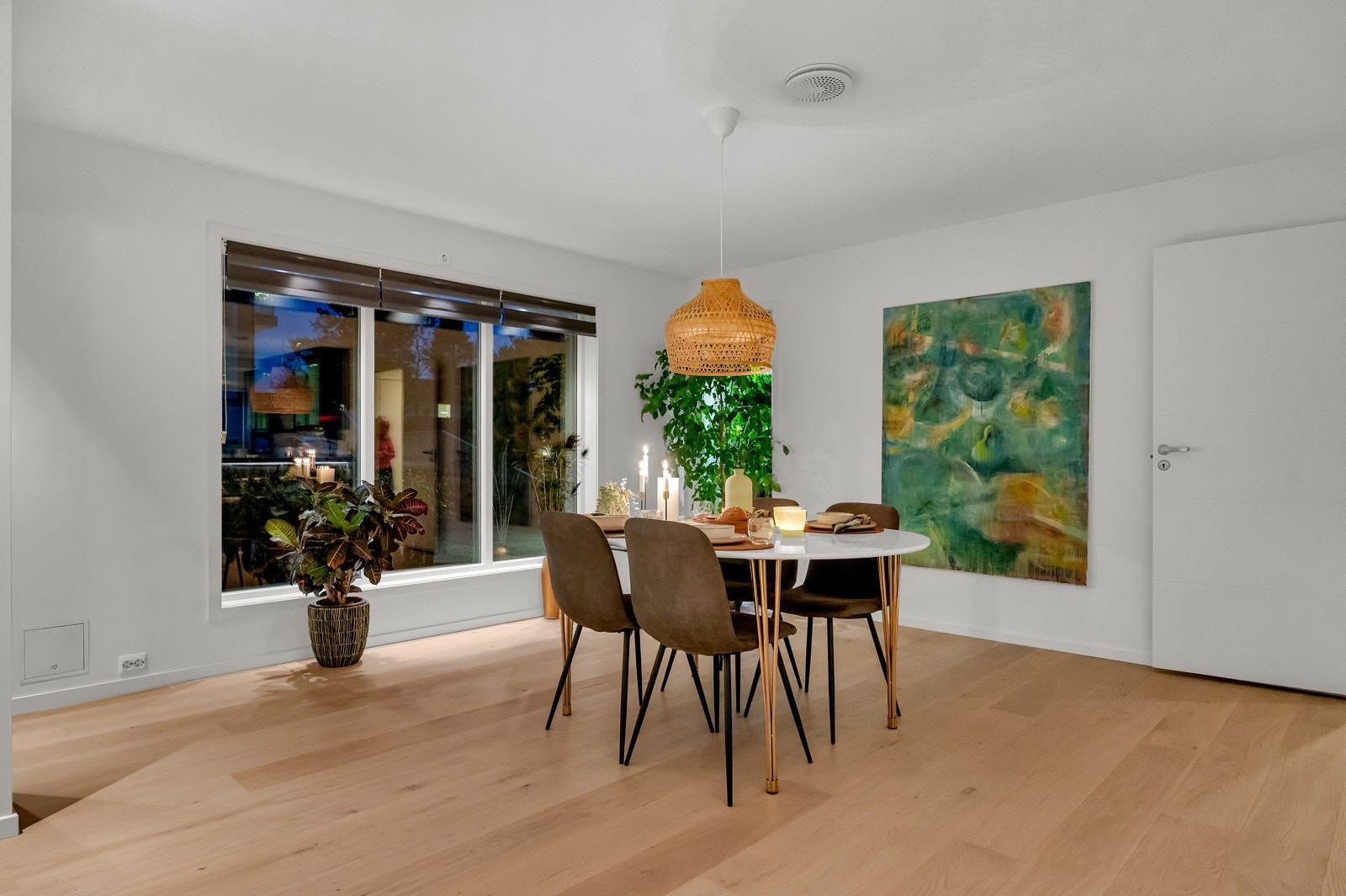Her er det god plass til familien og sosiale sammenkomster! Galleribilde