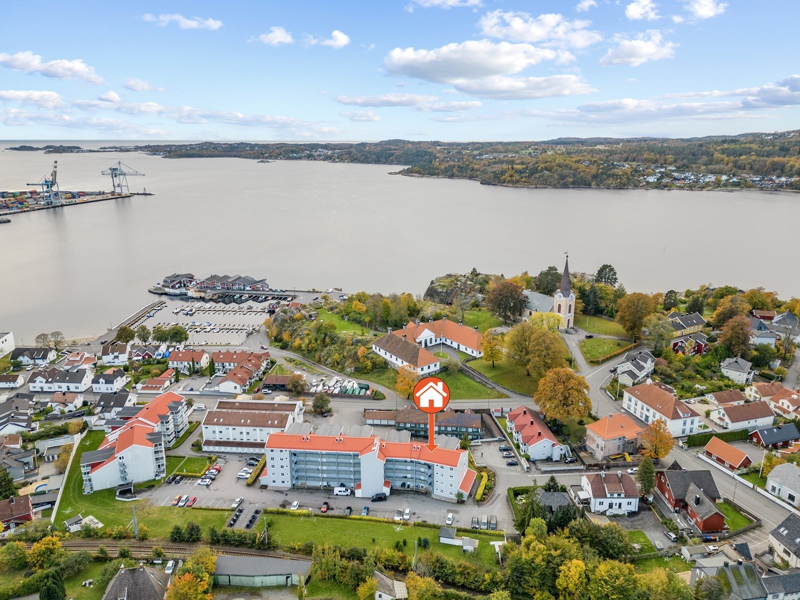 Fin beliggenhet nede ved havna Galleribilde