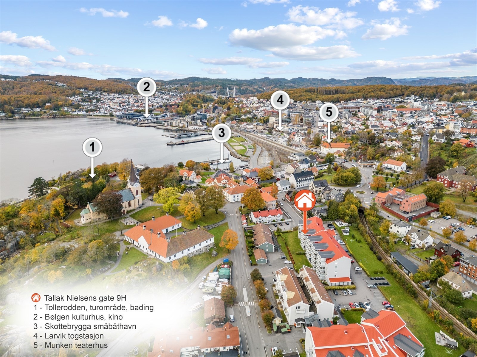 Sentrum har gangavstand til Larviks indre havn og Batteristranda, hvor du blant annet finner Bølgen kulturhus og Farris Bad. Sistnevnte har en av Nordens mest innholdsrike spaavdelinger. Velkommen til visning! Galleribilde