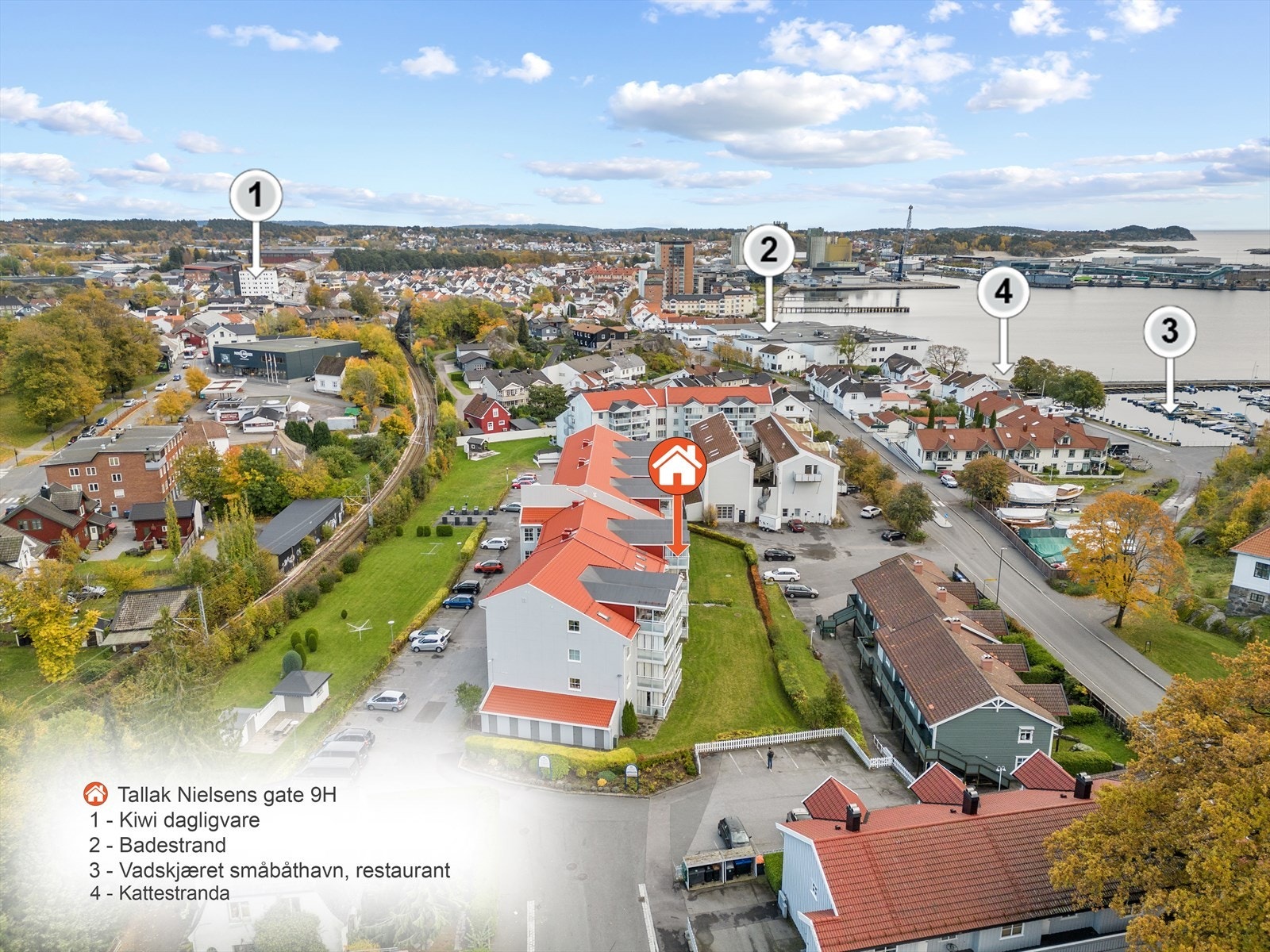 Dagligvarehandelen kan gjøres ved bl.a. Coop, Rema 1000, Meny eller Kiwi. Larvik sentrum kan videre by på trivelige handlegater, kafeer, restauranter og alt av bymessige servicetilbud. Galleribilde