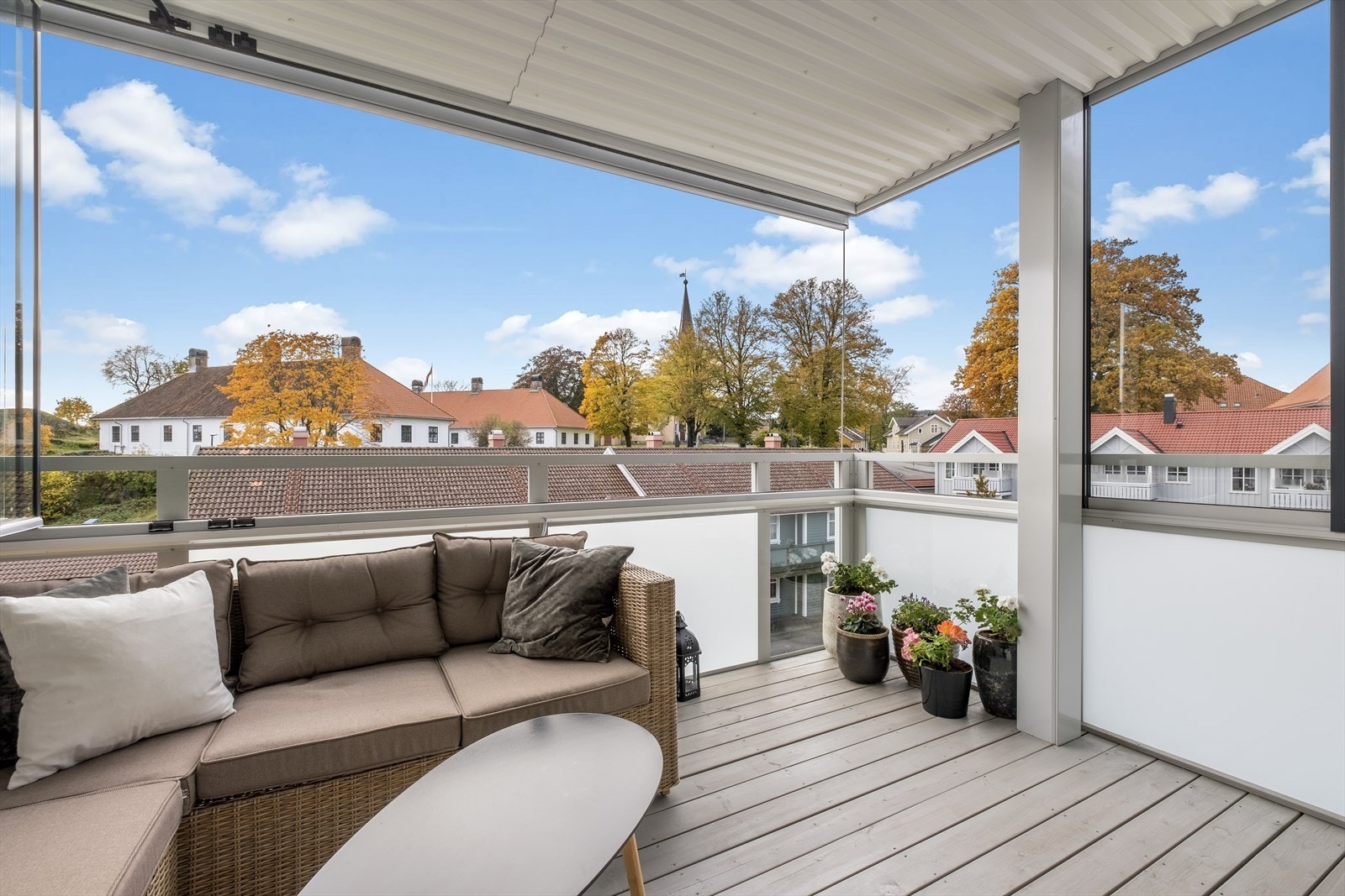 Kim Leite Slinning v/Eiendomsmegler1 Larvik har gleden av å presentere Tallak Nielsens Gate 9H en leilighet i 3. etasje med heis og innglasset balkong Galleribilde