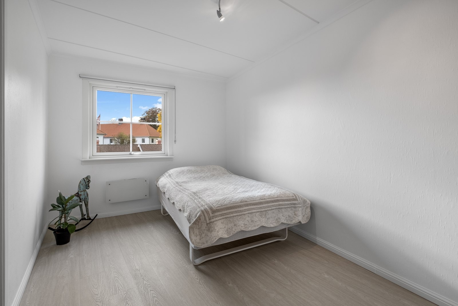 Rommet er perfekt som gjesterom eller barnerom, det kan også innredes som kontor om man skulle ønske det. Galleribilde