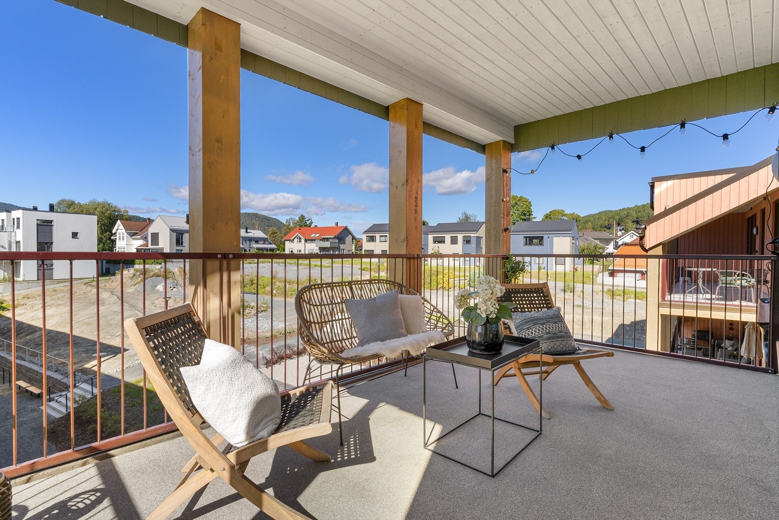 Terrasse med god plass til utemøbler. Galleribilde