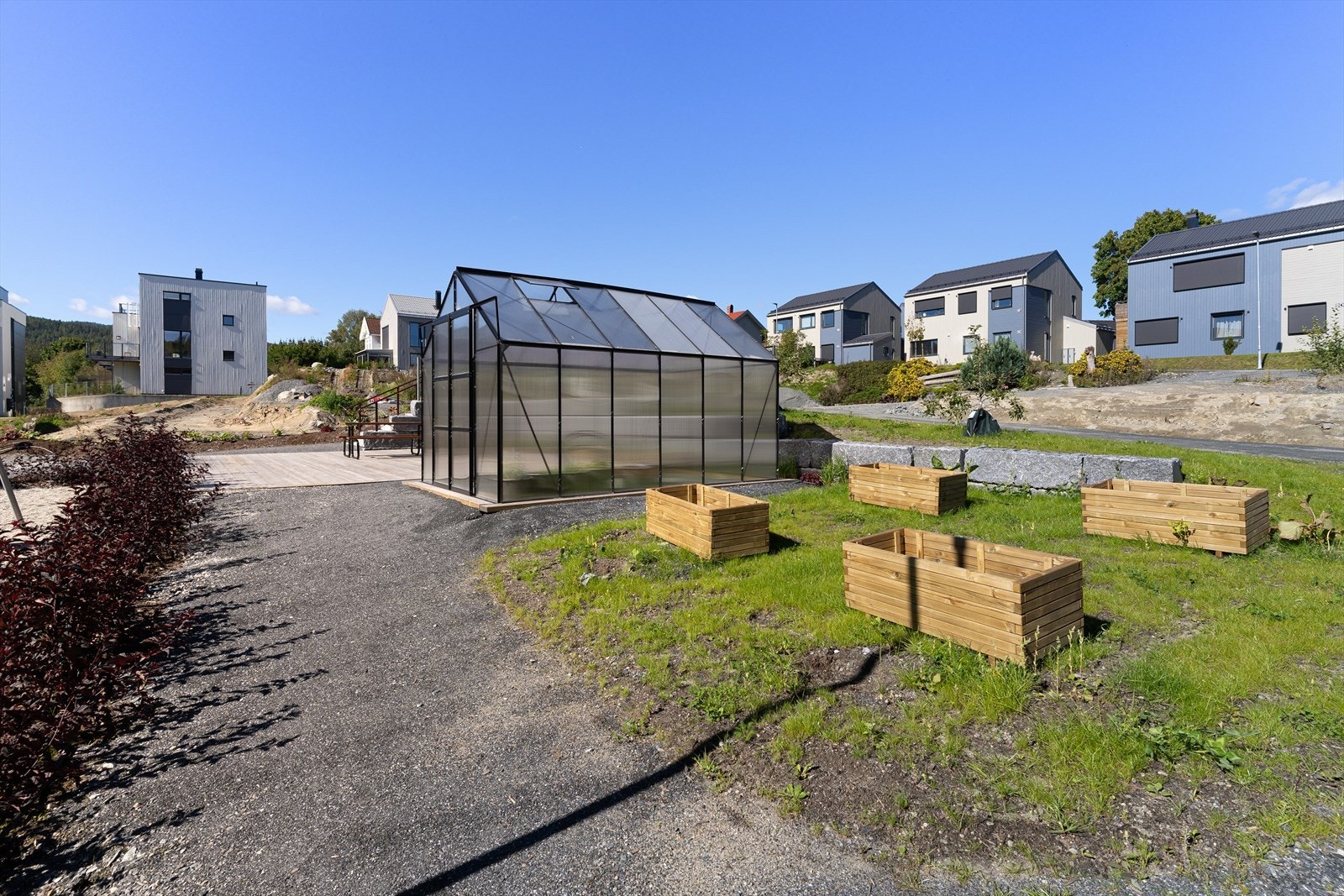 flotte uteområder med drivhus. Galleribilde