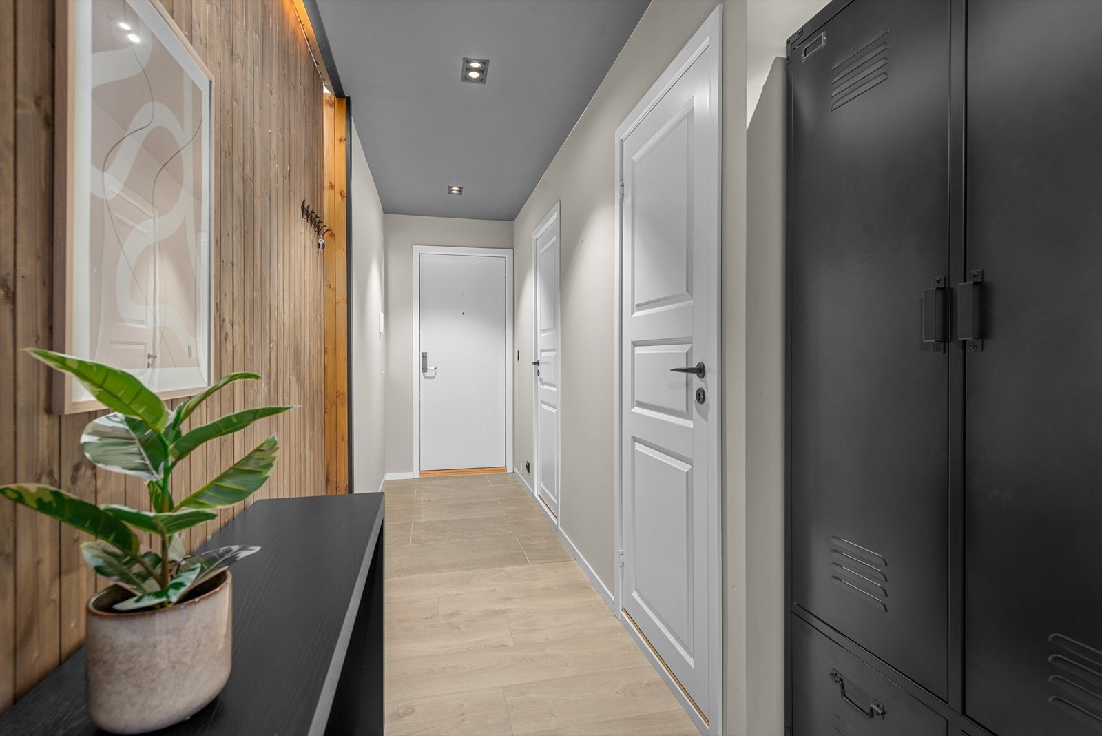 Entreen er på 6,5m² og ligger i tilknytning til bad, vaskerom og stue. Galleribilde