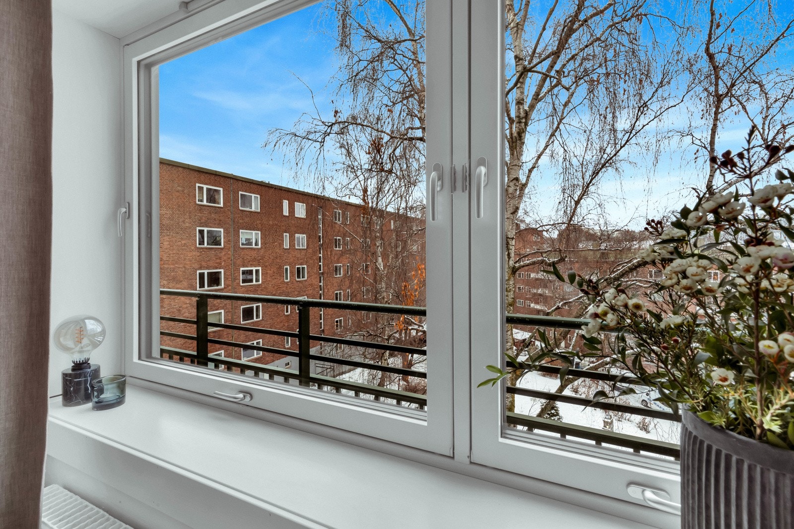 Soverommet vender og mot bakgård og leiligheten oppleves som sval gjennom hele året, da den ligger nordøstvendt Galleribilde