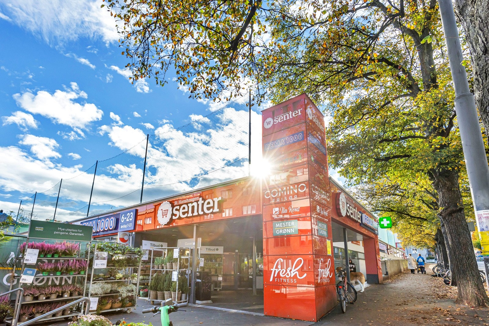 Kort gangavstand til St. Hanshaugen senter med bla. dagligvare (Rema), apotek, frisør, blomsterforretning, dyrebutikk, renseri og mer Galleribilde
