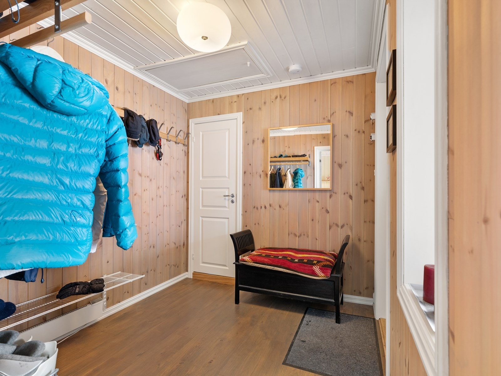 Lagringsloft med nedtrekstige Galleribilde