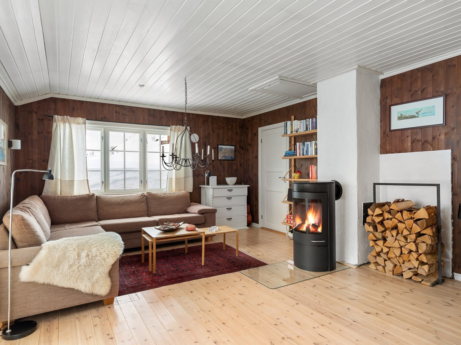 God, praktisk romløsning med 3 soverom, romslig stue, kjøkken, bad og god lagringsplass Galleribilde