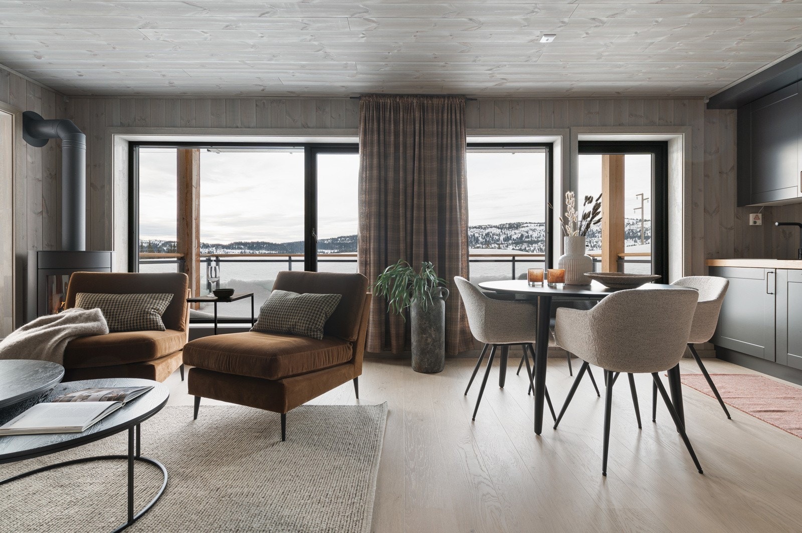 Møblert stue (leilighet med 2 soverom) Flott sør/vestvendt utsikt Galleribilde