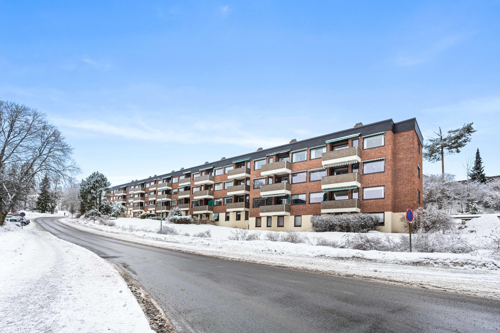 Boligen ligger i solrike og hyggelige omgivelser på Østerås Galleribilde