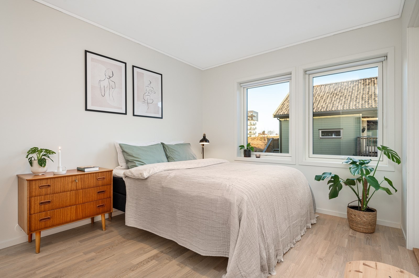 Leiligheten innehar til sammen 2 romslige soverom. Leilighetens hovedsoverom er på 12 kvm. Galleribilde