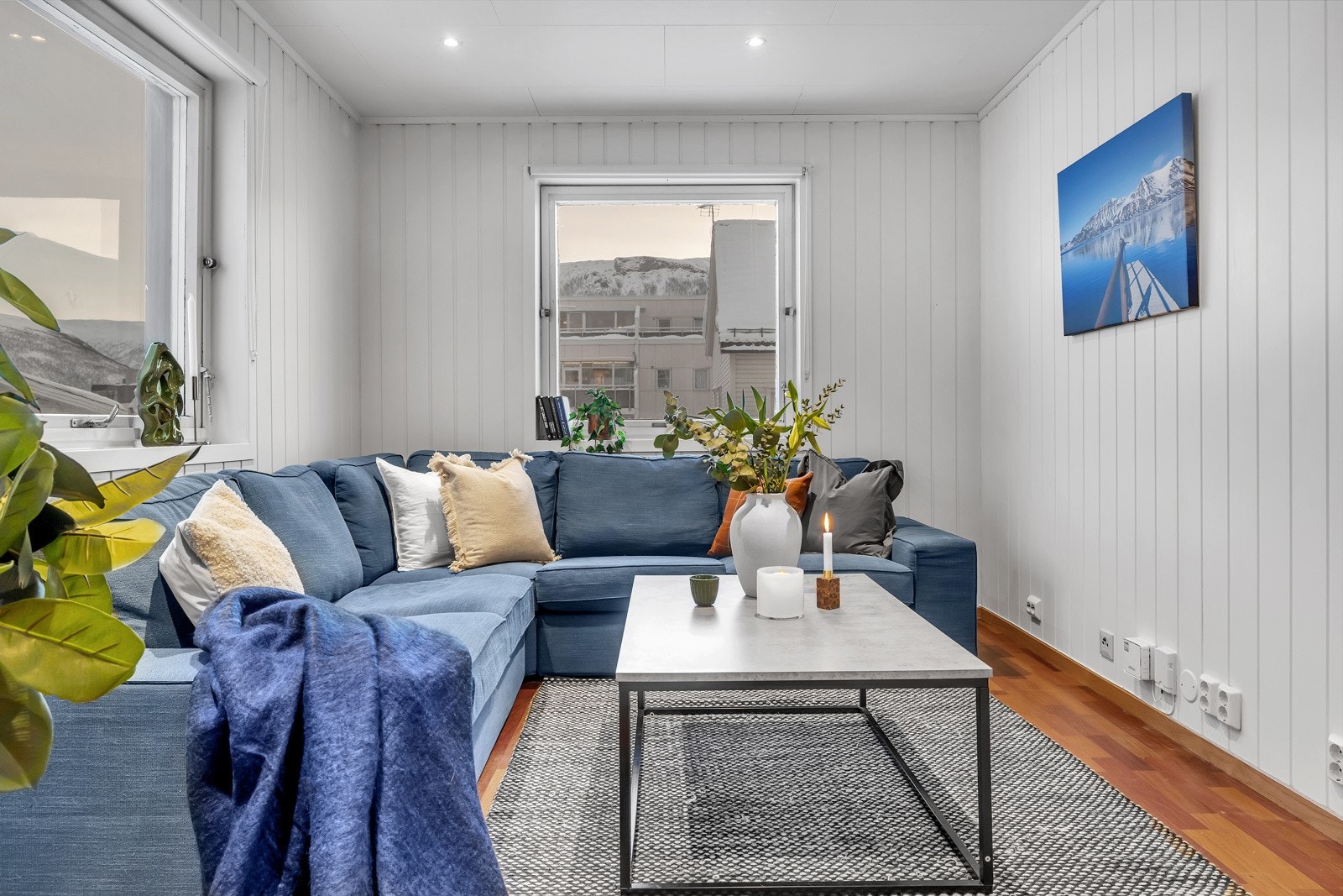 Stuen plassert mot øst i boligen (mot byen) Galleribilde