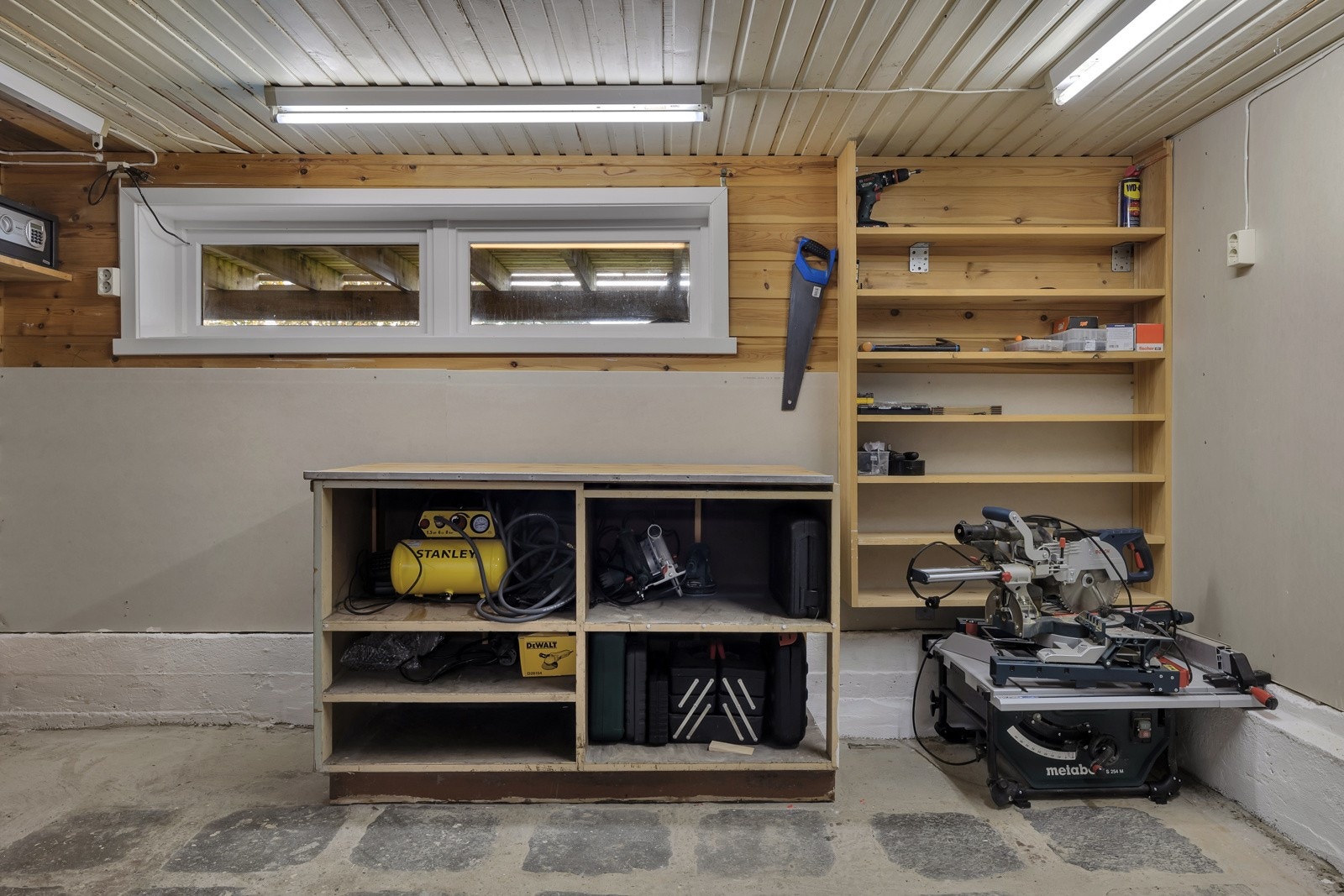 ..og dette fine verkstedet som også har direkte adkomst ut Galleribilde