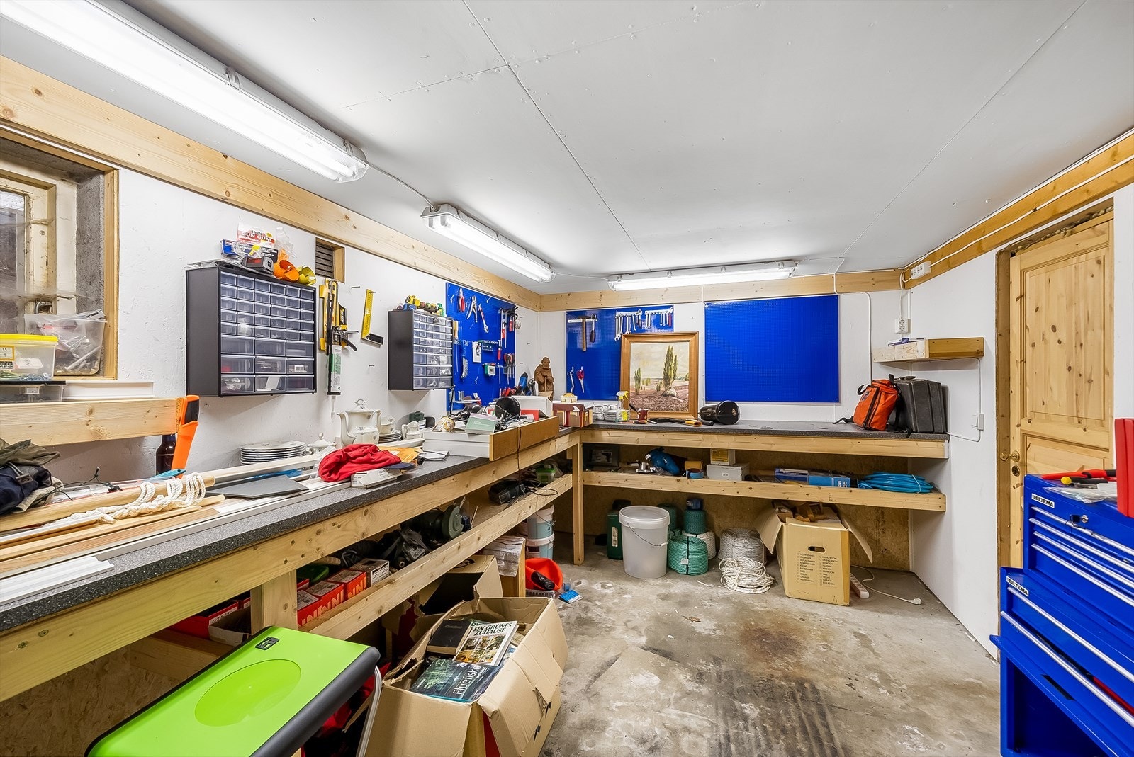 Praktisk verkstedrom i underetasjen. Galleribilde