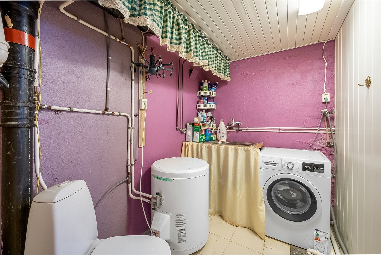 Vaskerom med toalett Galleribilde