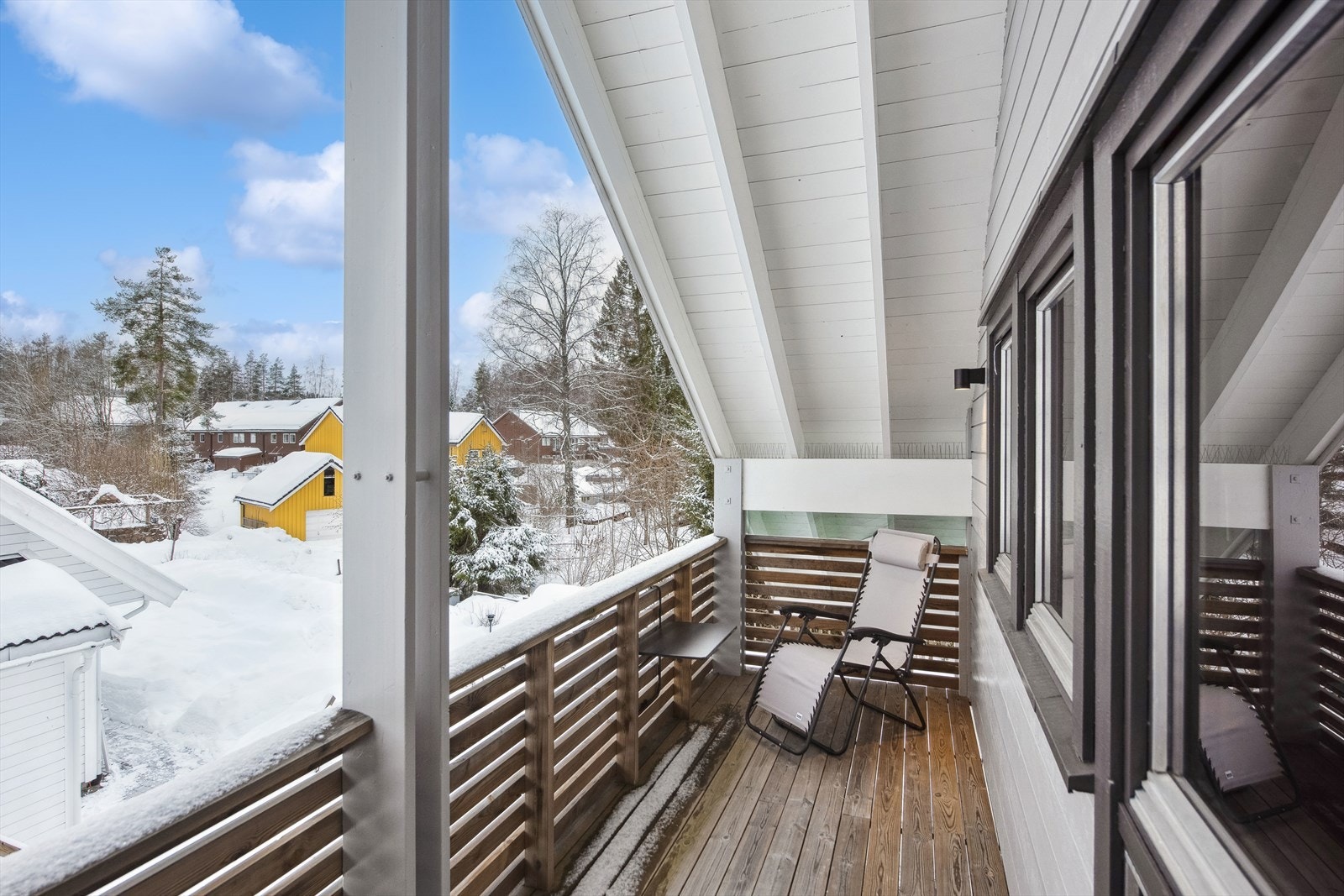 Overbygget veranda med tilgang fra loftstue Galleribilde