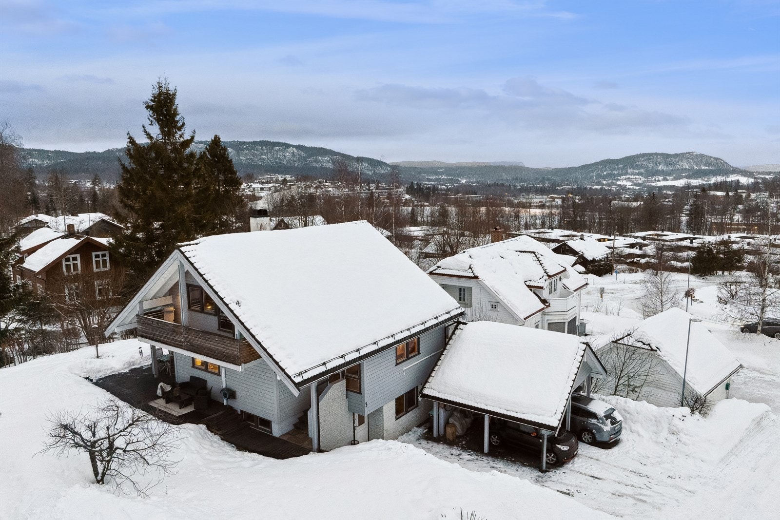 Velkommen til Trostelia 3! Fin familiebolig i et naturskjønt område nær Asker sentrum! Galleribilde