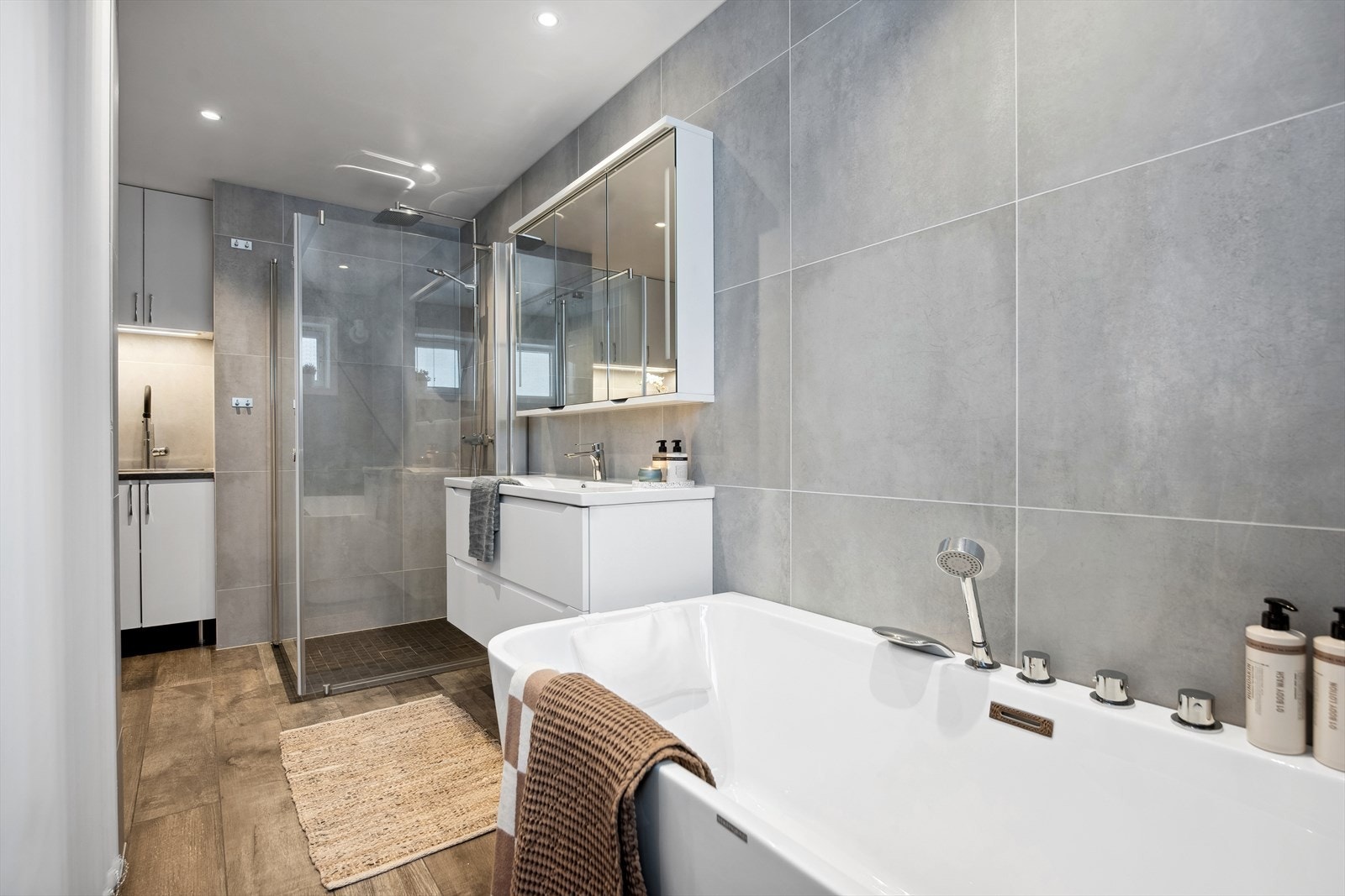 Lekkert baderom som ble totalrenovert i 2020 Galleribilde