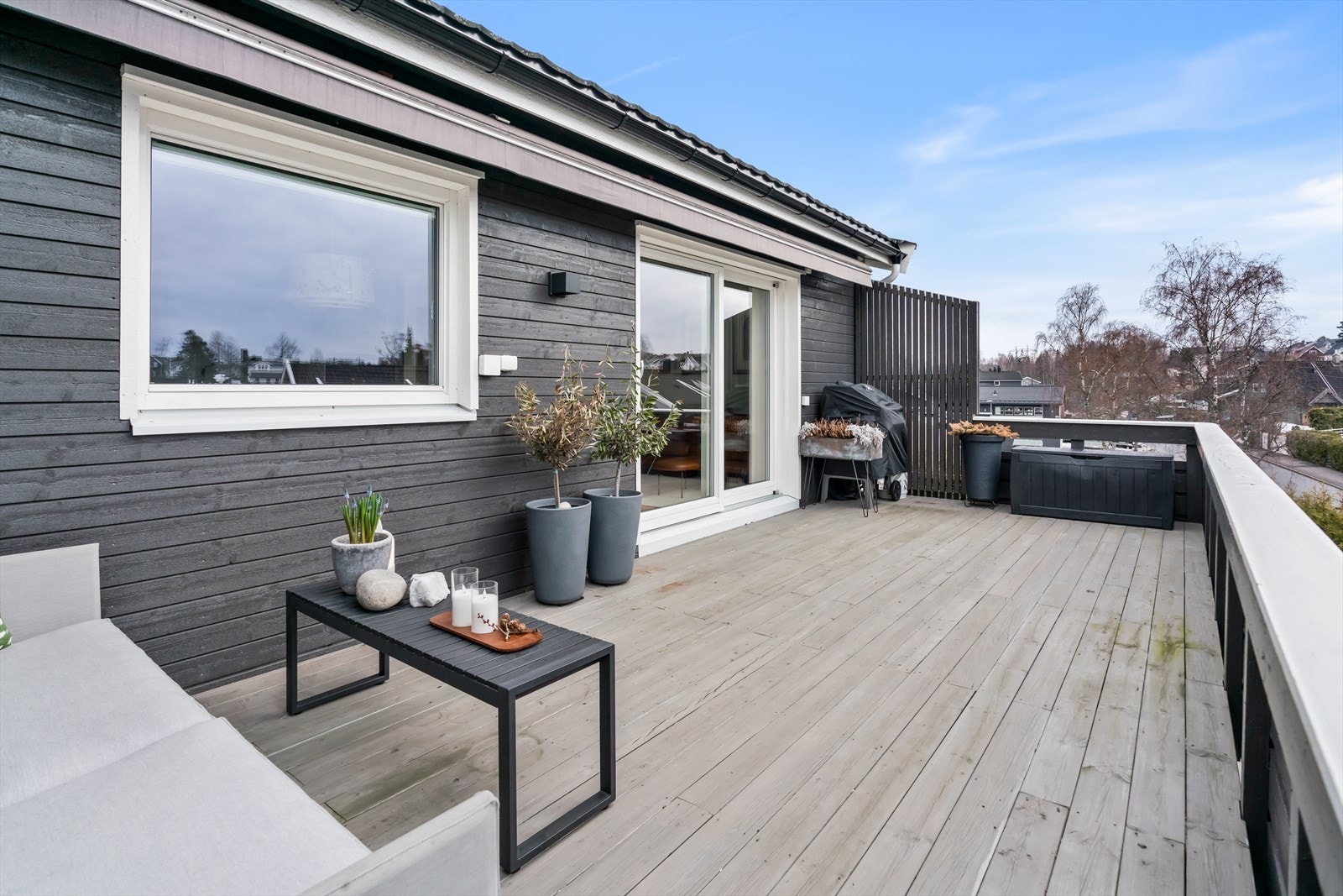 Terrasse der man med letthet kan nyte alt fra morgenkaffen til større middager. Galleribilde